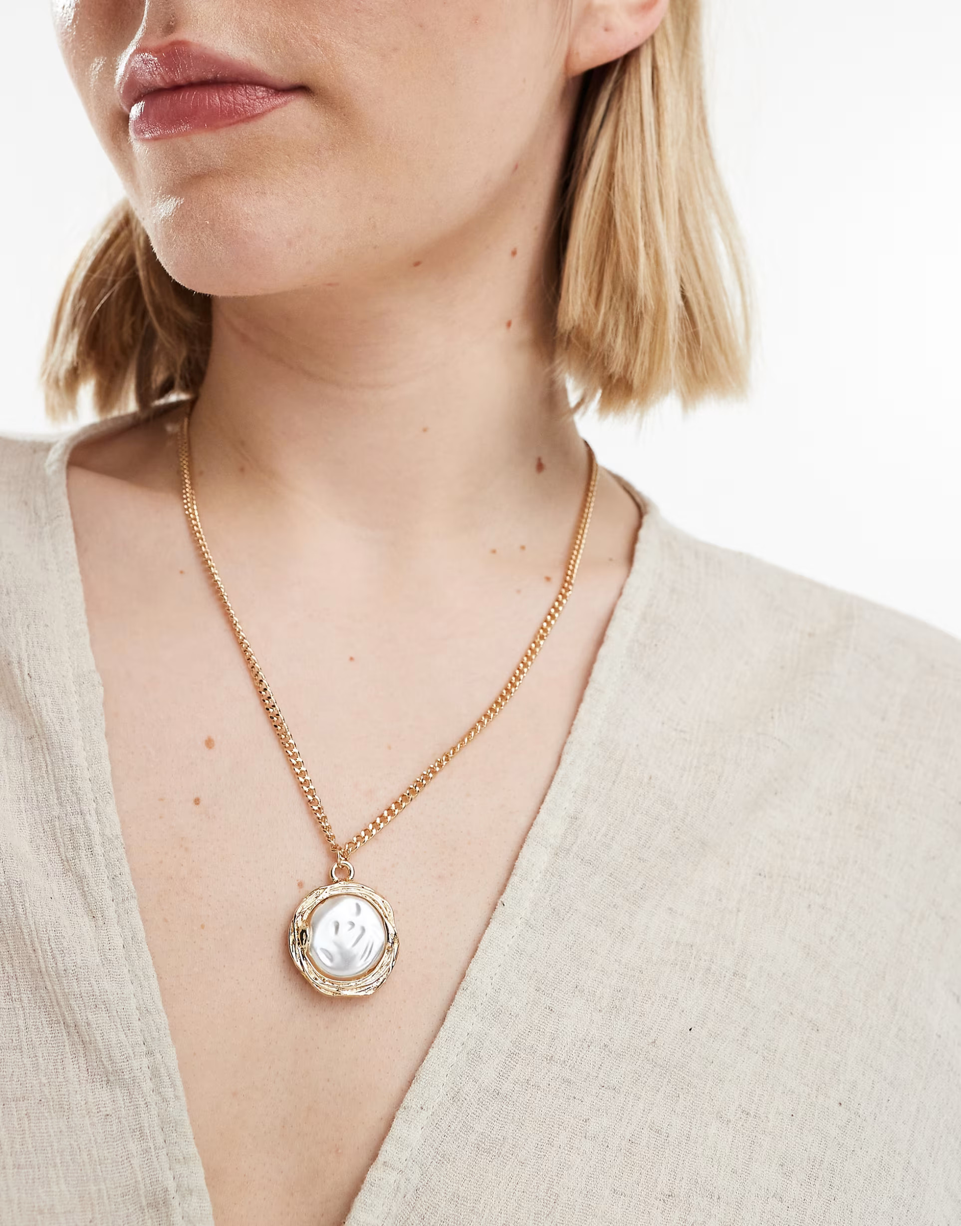 DesignB London large pearl pendant necklace in gold | ASOS (Global)
