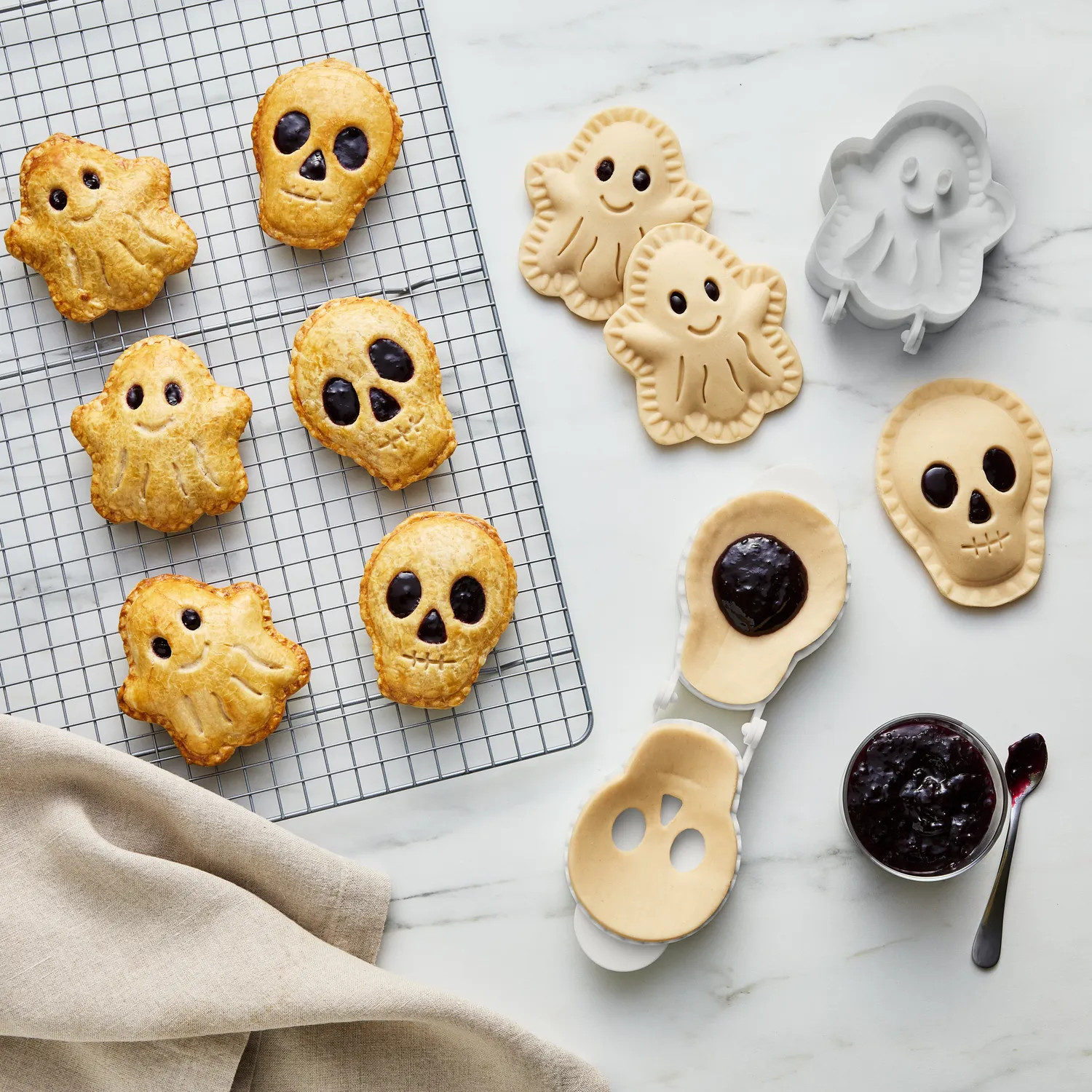 Sur la table Ghost & Skull Handpie Molds, Set of 2 | Sur La Table