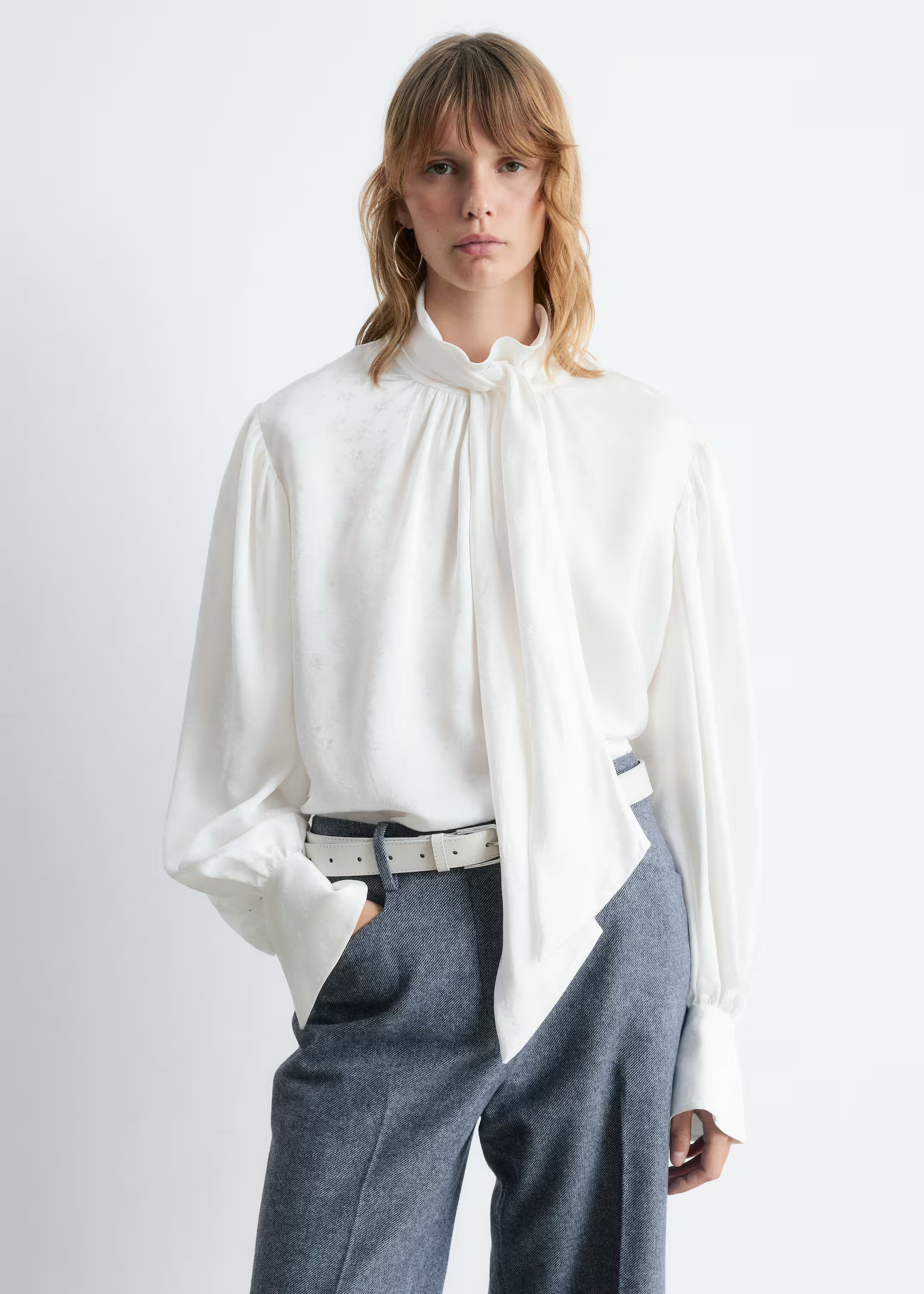 Bluse mit Schleifenkragen | H&M (DE, AT, CH, NL, FI)