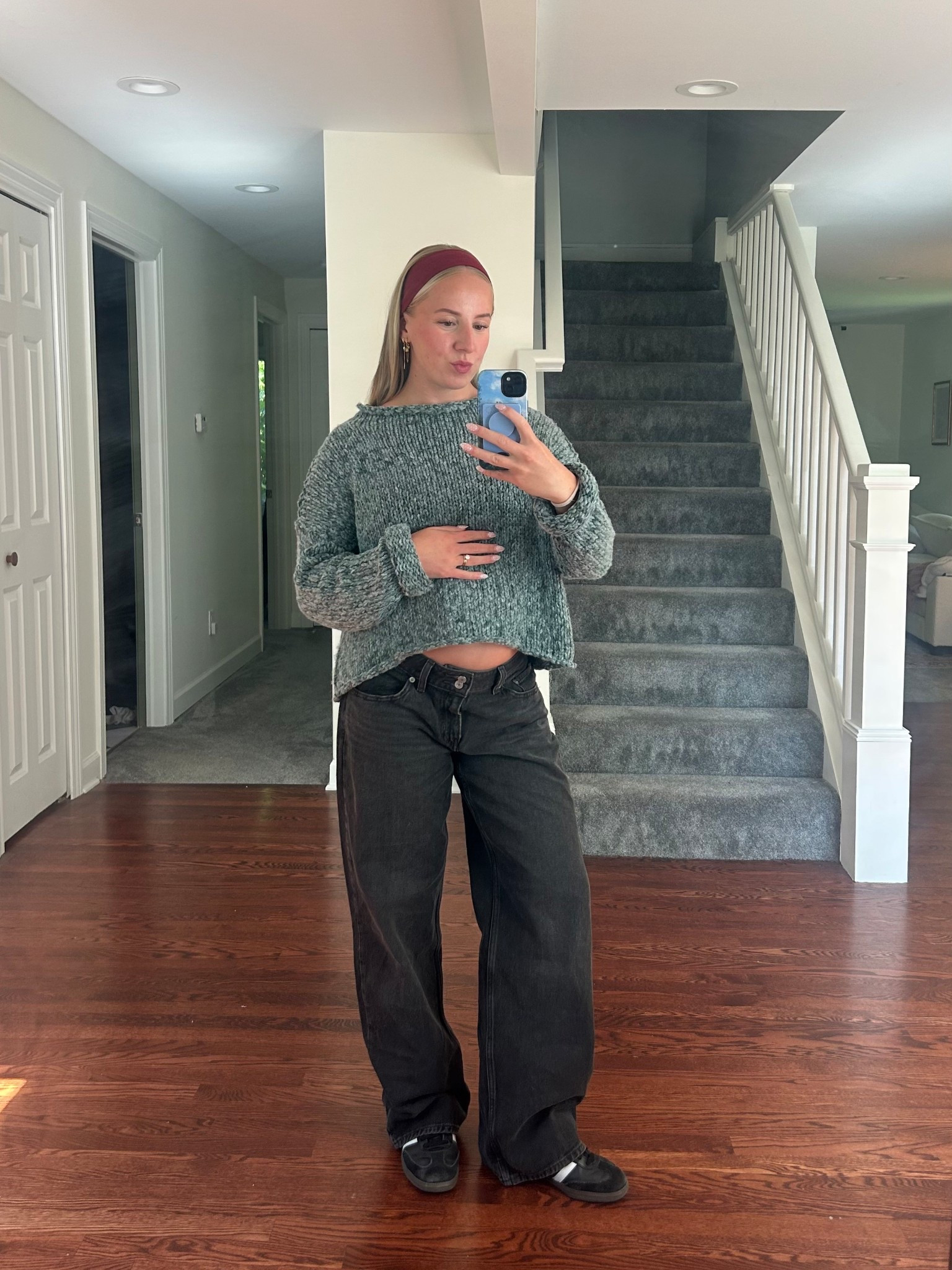 I’m normally a size 27 in jeans, but sized up to a 29 to fit my waist and growing bump! 