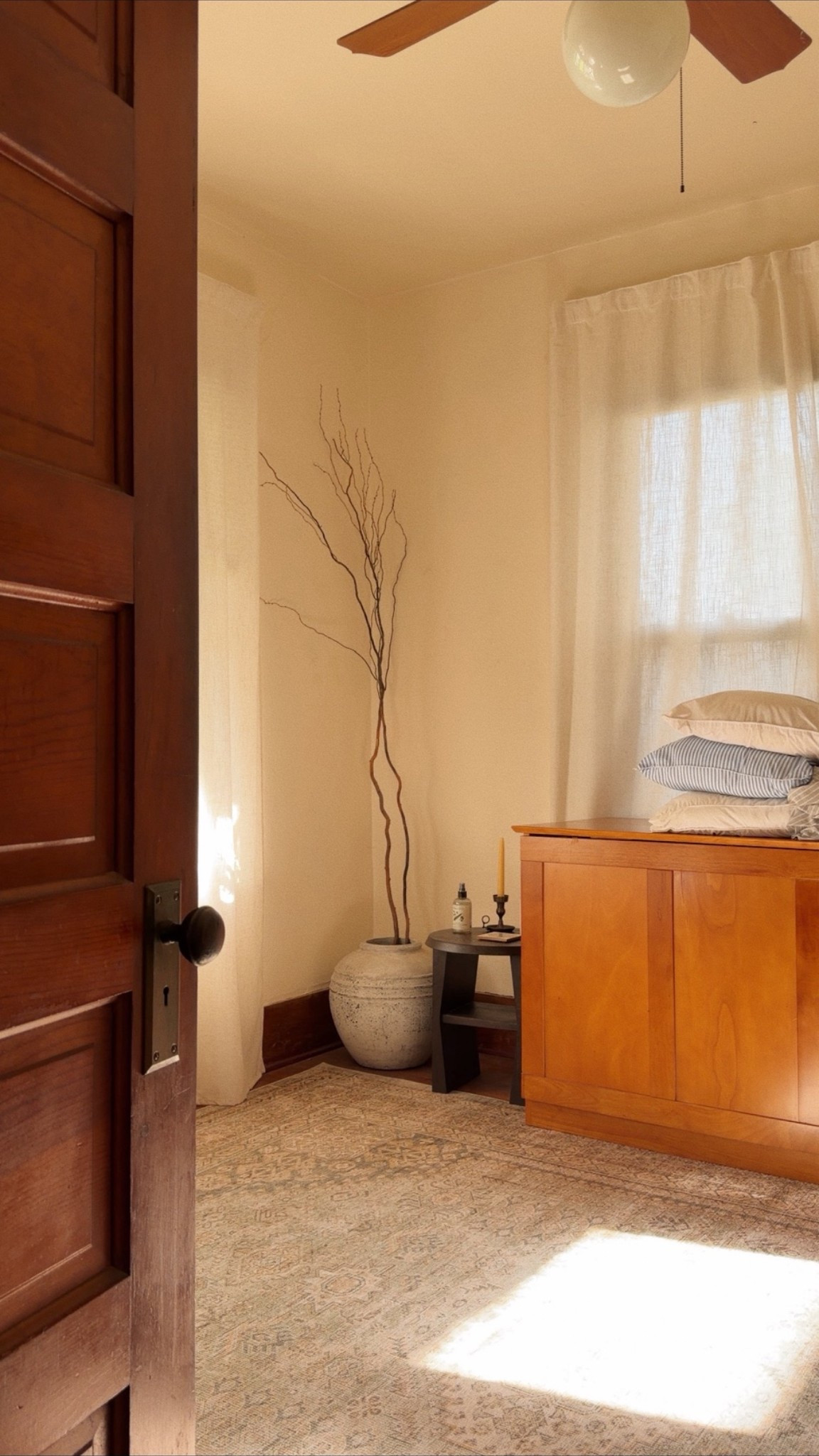morning night in our guest room/office #guestroom #office #murphybed

#LTKdayinmylife #LTKmorningroutine #LTKHome