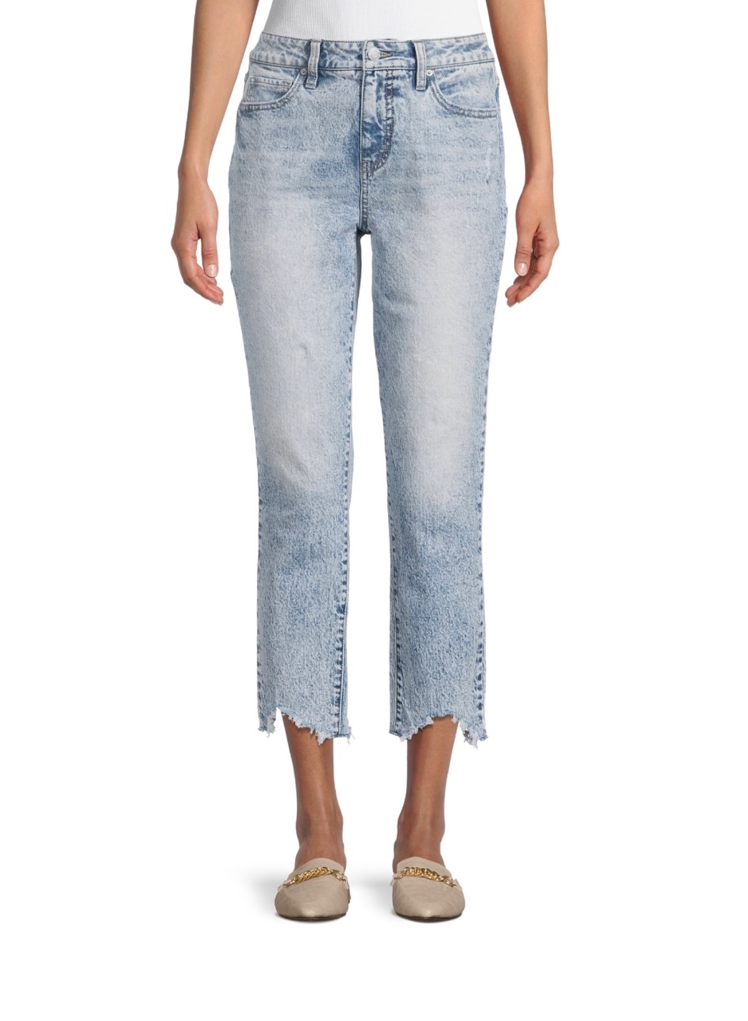 OBSESSED with these! I love that these are flattering mom jeans. They’re tight on the top but loose on the bottom. I got a size 12! I got the light wash finish and it’s GORGEOUS! 

#LTKFind #LTKstyletip #LTKcurves