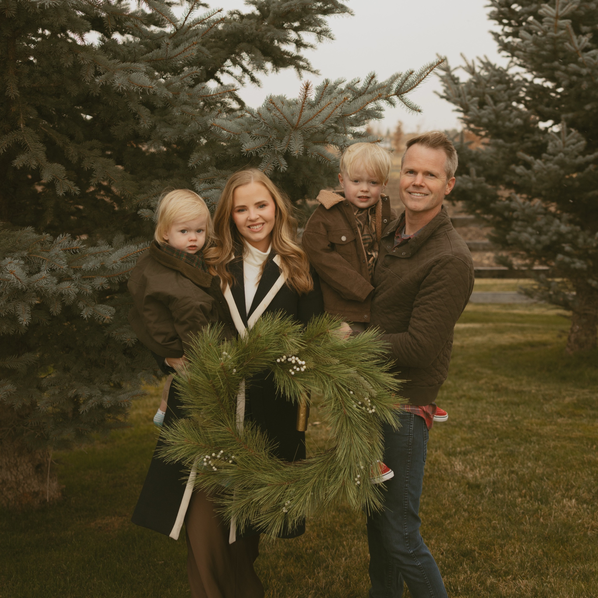 Family photo fits linked! Love how the turned out. 🥰

#LTKGiftGuide #LTKCyberWeek #LTKHoliday