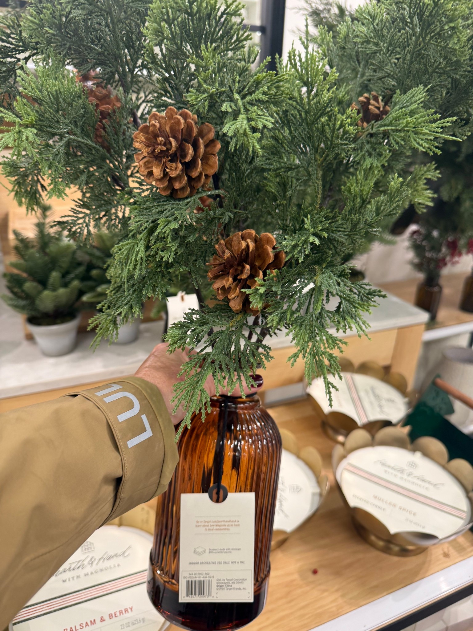 Cedar and pinecones bundle 

#LTKSeasonal #LTKHome #LTKHoliday