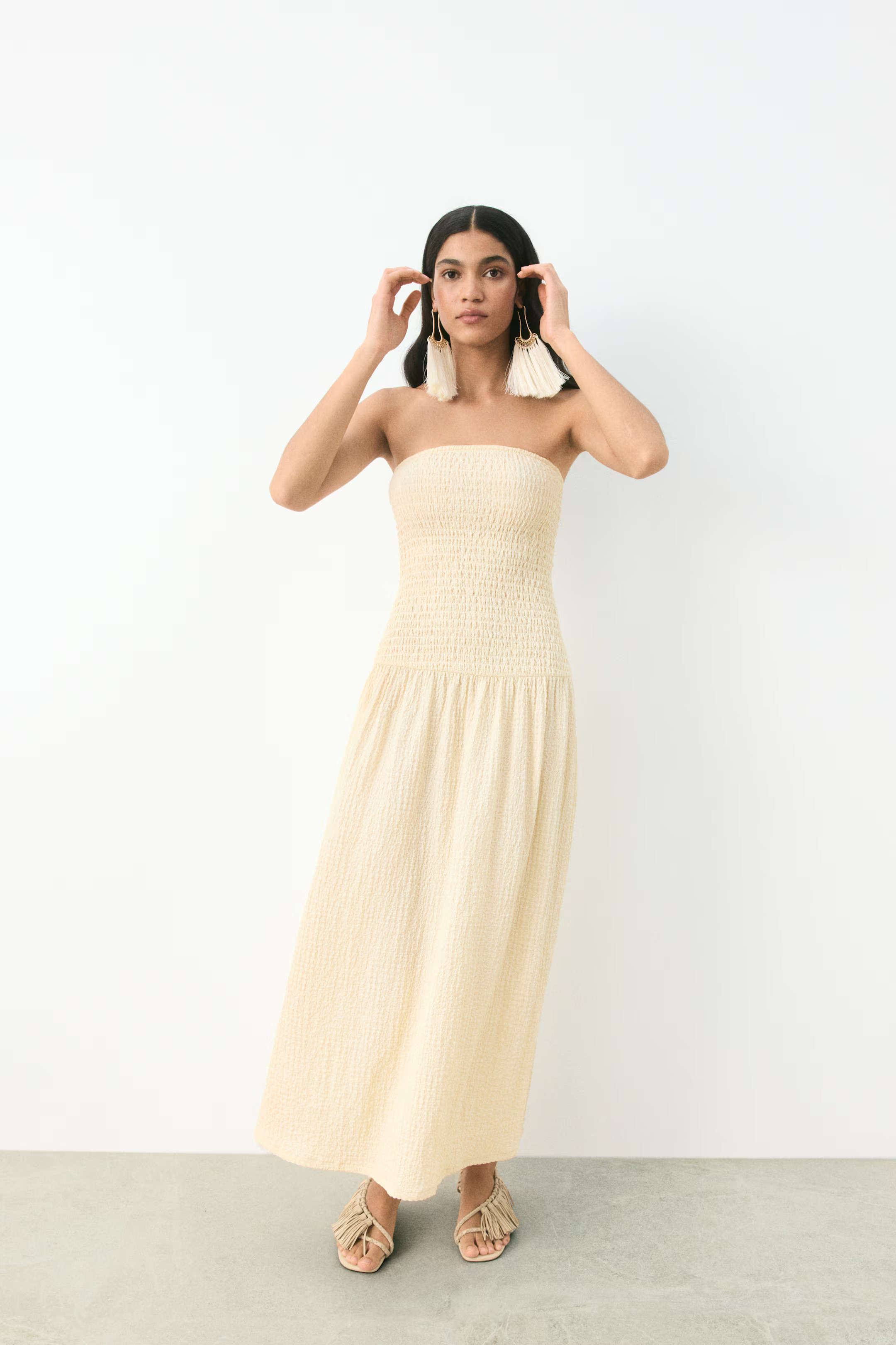 Smocked bandeau dress | H&M (UK, MY, IN, SG, PH, TW, HK)
