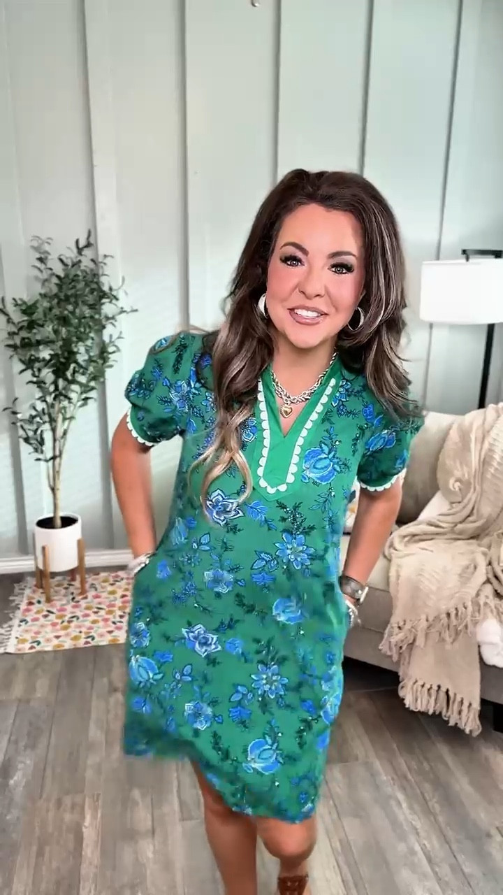 This green colors my name!  And on this Dress! 💚
@dokotoo #springfashion #fashion #dress