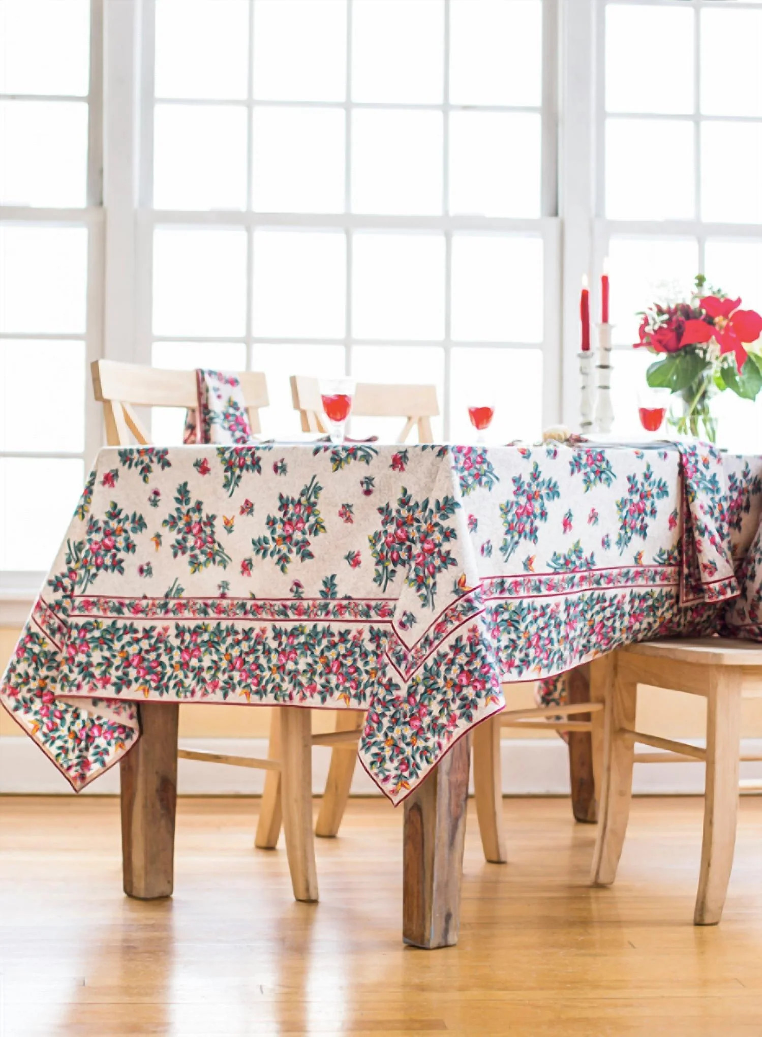 Belle Vue Tablecloth In Retro Print | Shop Simon