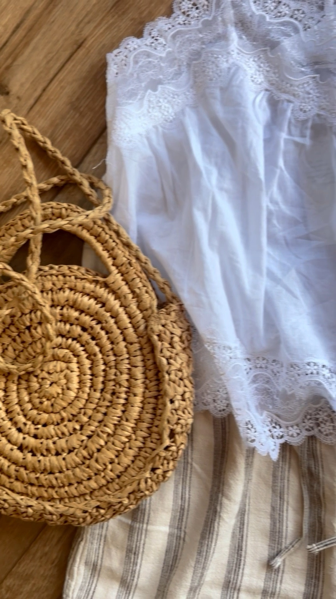 casual spring outfits. lace top. linen pats. @abercrombie 

#LTKSeasonal #LTKTravel #LTKSaleAlert