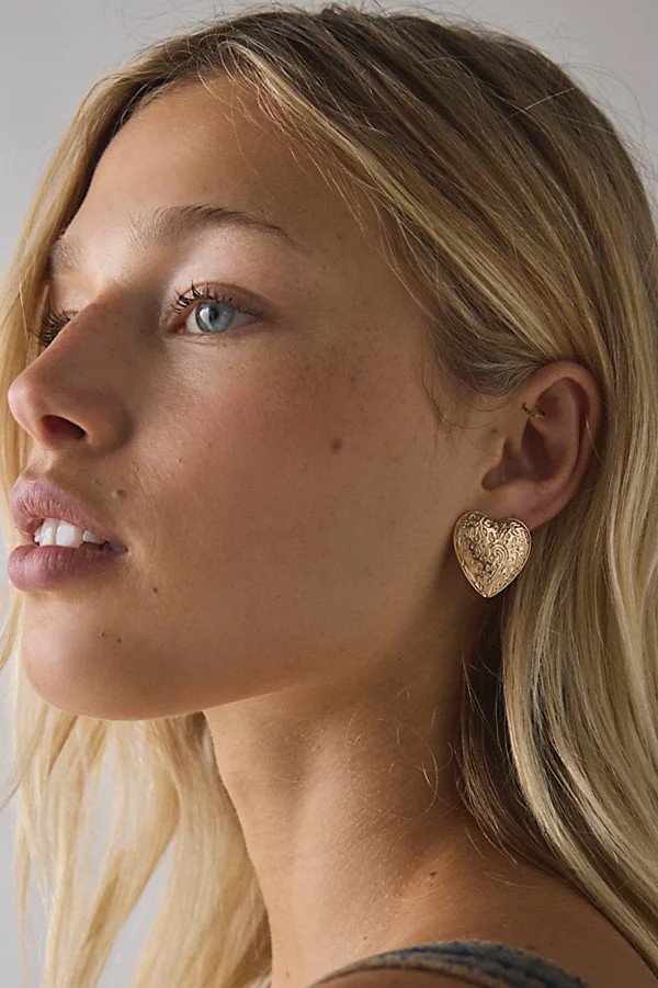 Etched Metal Heart Earring | Urban Outfitters (US and RoW)