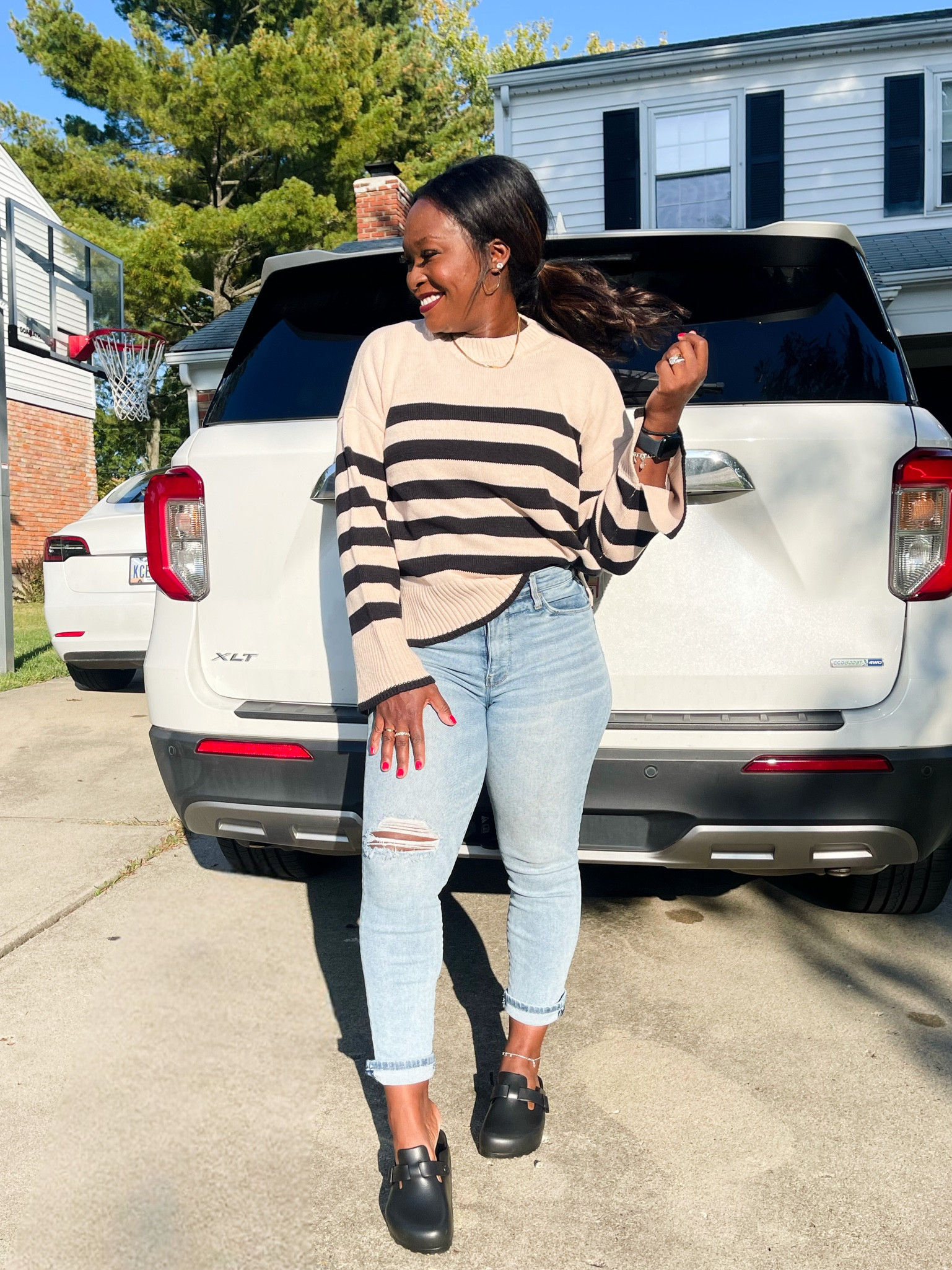 Officially Sweata Weathaaaaa…. 🍂🍁With  a tank top underneath 😜 ya never know if the temps are going to creep up to 80!! Lol!! Indian Summer 🌞is tricky!!! Be prepared! 
:
:
