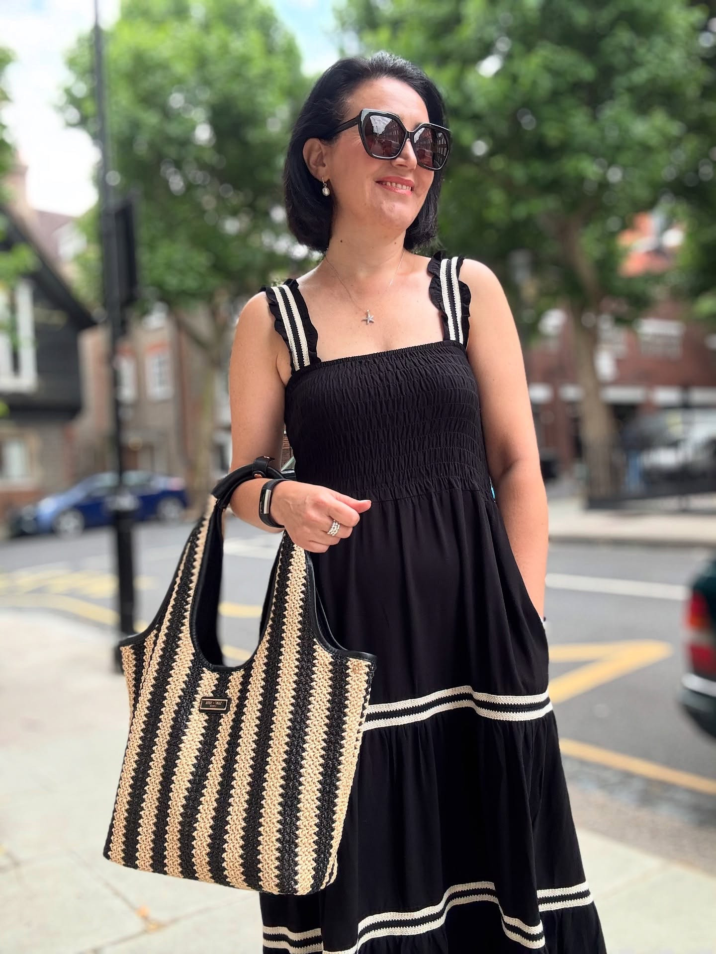 Well well… life is full of surprises… I thought I wasn’t going to Ascot this year but just had an opportunity to attend Ladies Day, so I am going after all…

Similarly I am manifesting live tennis to the universe🙏 If not Wimbledon, @theboodlestennis … please come my way!..

Outfit @saintandsofia (AD/PR)
Sunglasses: @goodlookersuk 
Links on stories.
.
.
.
.
#saintandsofia  #lookdujour #effortlesschicstyle #howtowear #howtostyle #sundress #summerdress 
#summerblack #saintandsofiabyme 
#over40style