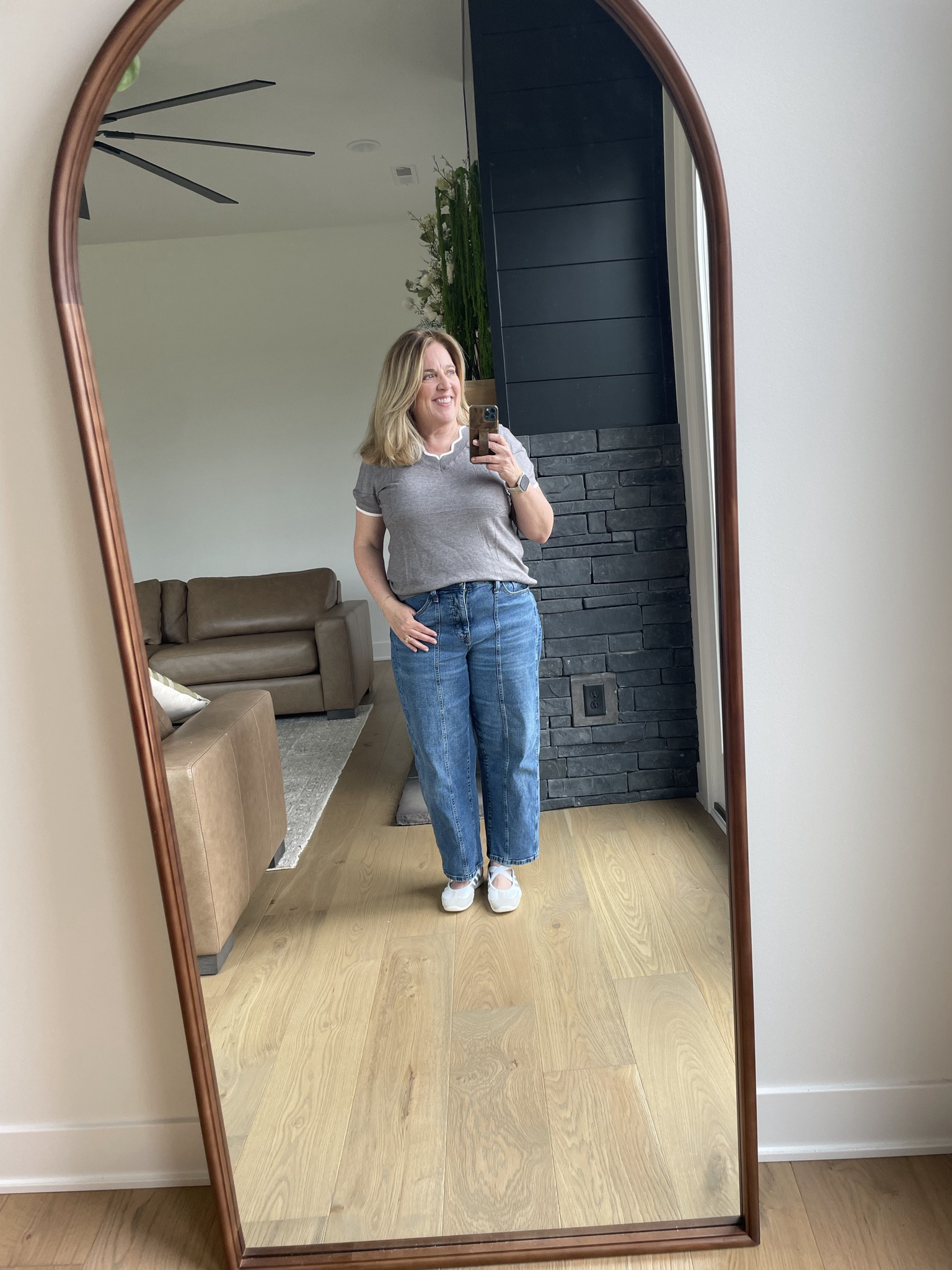 OOTD 50+🤍
Short sleeve sweater
Neutral

#LTKootd #LTKMidsize #LTKOver40