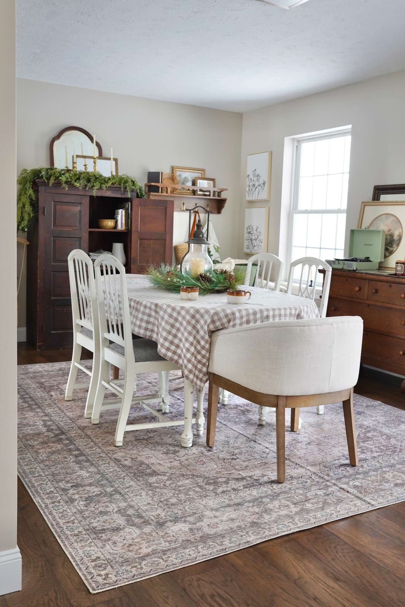 Some stills of the dining room 🤎

#collectedhome #cozyhomes #cottagestyledecor #diningroominspo | cozy home | old furniture | collected home decor | collected and cozy | winter home decor | winter home | wintering | still photos | cozy interiors