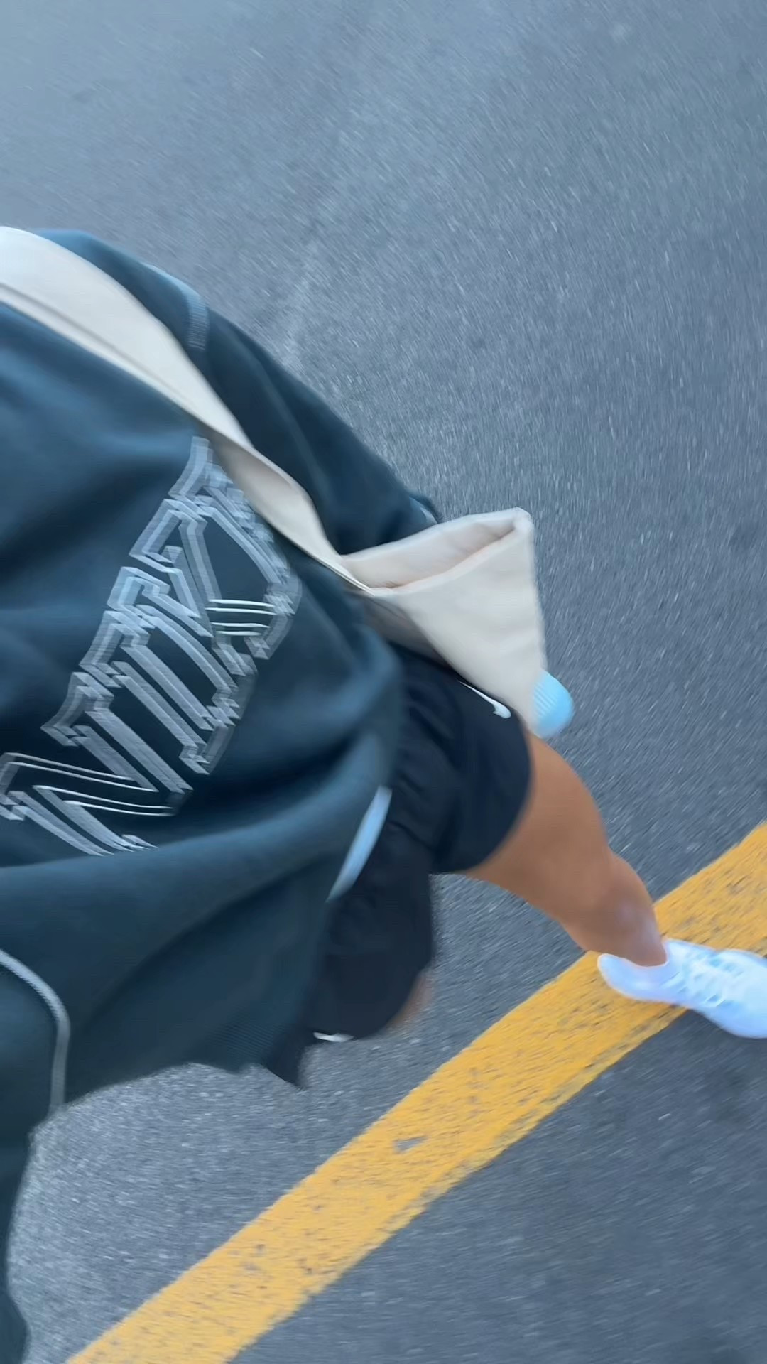 I love the way these pieces feel when I’m moving and working out #teamnike #ad @nike