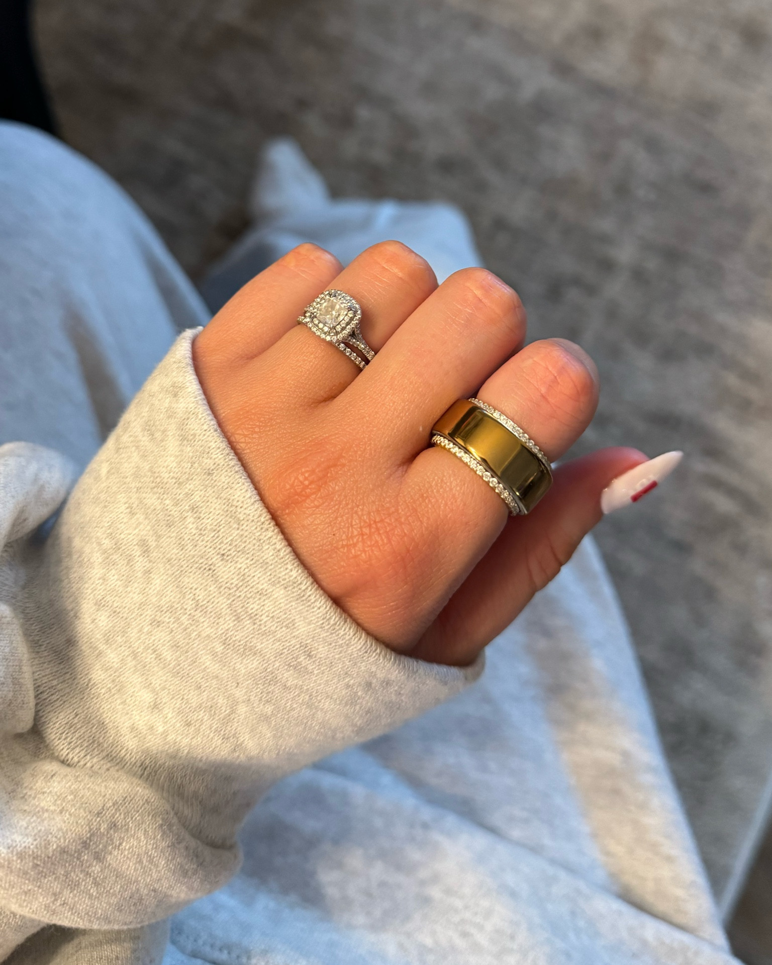My Oura ring! I’m so excited to have this!!! 🥰👏🏼 I have the gold in a size 7 and bought two Pavoi rings to stack with it! ❤️

Oura ring, gold rings, Amazon finds, oura ring gen 4 

#LTKActive #LTKFitness