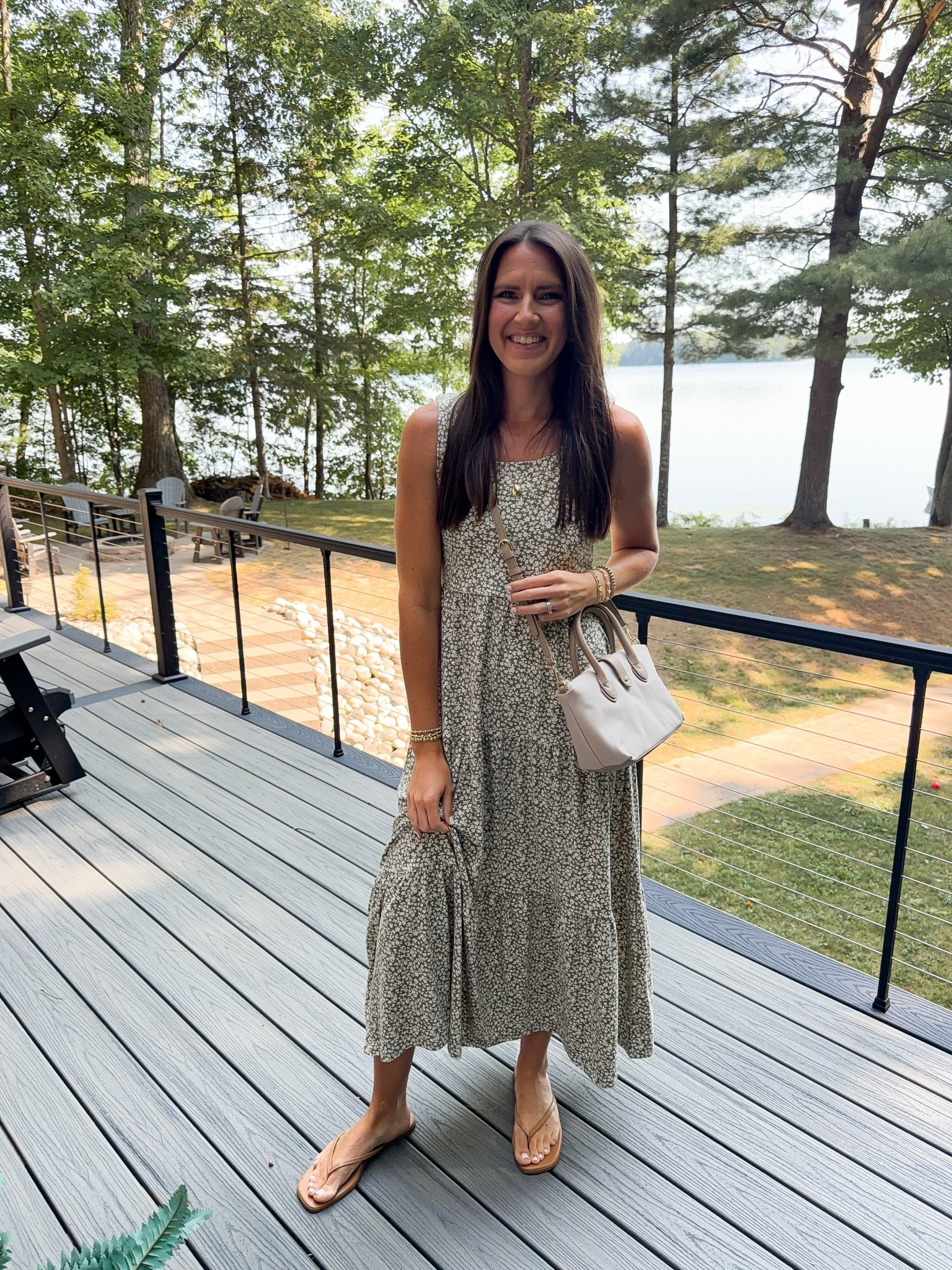 This dress from @kohls is the absolute softest material and would be perfect for teachers! It will look super cute with a denim jacket and cardigan in the Fall also. #kohlspartner #kohls #kohlsfinds