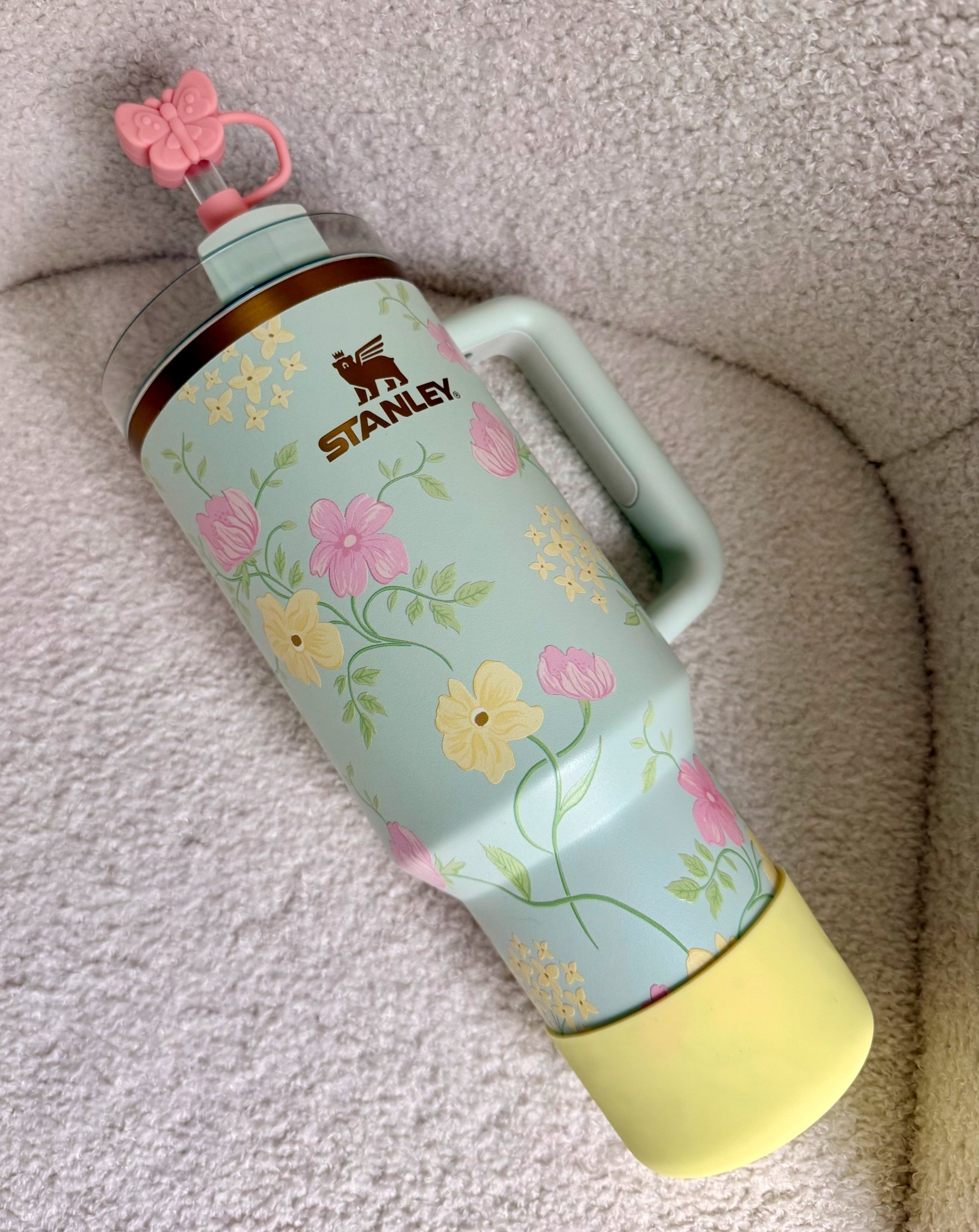 Dopamine dressing but for your water tumbler 🌸🫧🦋🐣