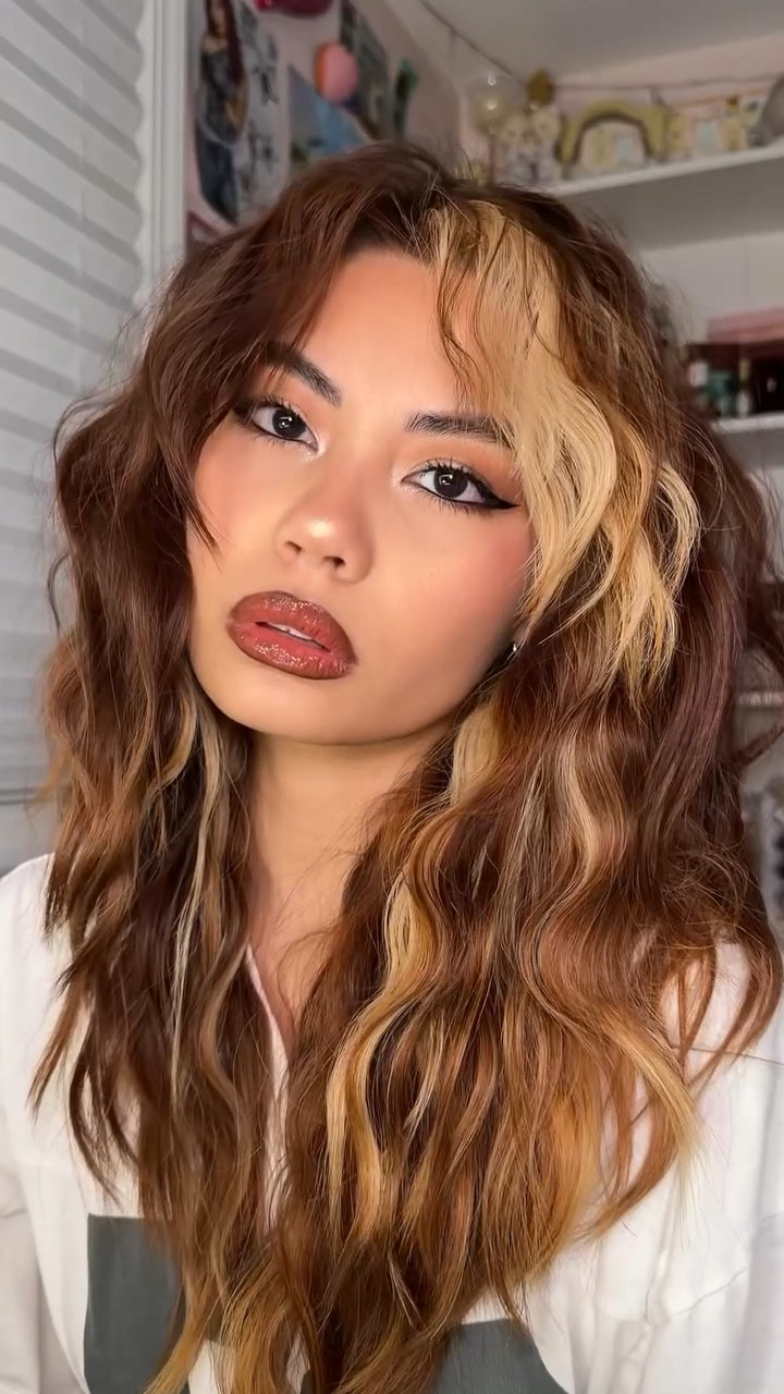 HIGHLY REQUESTED MAKEUP TUT💋
↓ products listed below (linked in mybl0)

Skin Prep:
@laneige_us cream skin
@tatcha water cream, kissu lip mask

Base: 
@charlottetilbury concealer, micro powder
@armanibeauty concealer
@winky_lux brow pencil
@benefitcosmetics brow setter, highlighter
@itcosmetics 148 concealer brush
@anastasiabeverlyhills contour, bronzer, setting spray
@realtechniques expert face brush
@rarebeauty liquid blush, setting spray
@makeupbymario foundation 3.5C
@narsissist blush 
@hudabeauty setting powder

Eyes:
@urbandecaycosmetics warm eyeshadow palette
@milanicosmetics eyeliner
@tartecosmetics eyeliner 
@shiseido lash curler
@maybelline mascara

Lips:
@morphebrushes lip liner (trendsetter)
@maccosmetics lipstick (warm teddy)
@charlottetilbury lip plumper (pillow talk)

#makeup #makeuptutorial #makeupartist #beauty #fashion #makeuplooks #darkfeminine #lipcombo #nyc #aesthetic