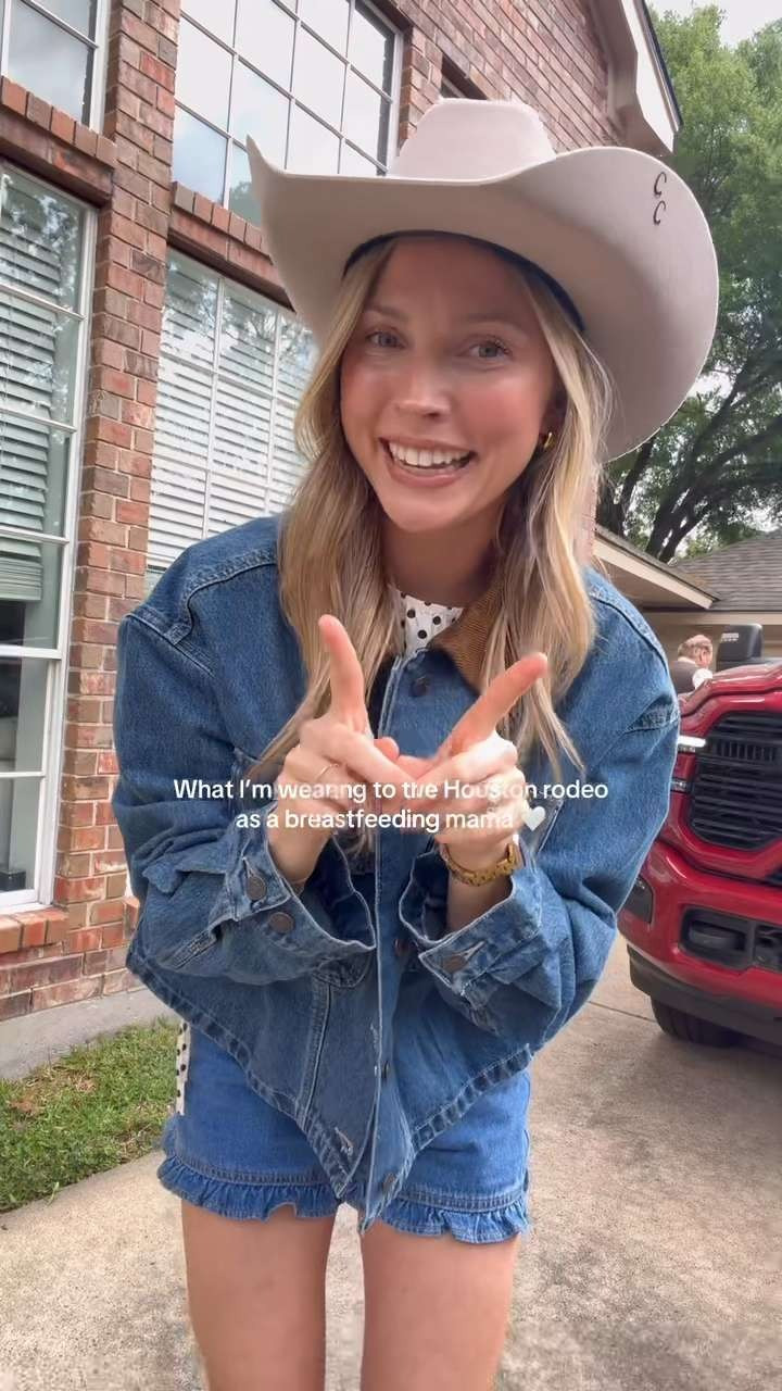 Western outfit perfect for a country concert or rodeo! S in polkda dot top, L in denim jacket, 2 in jean shorts. Size up .5 in cowboy boots!
 

 
