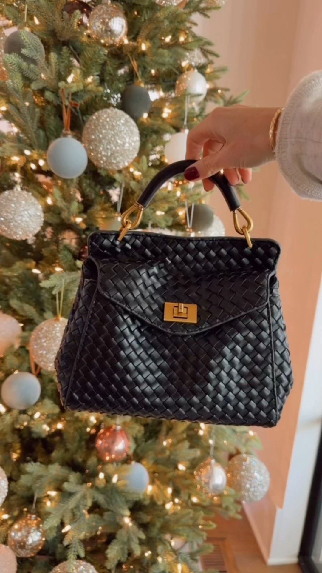 I have loved this black woven purse! It looks very high end! It’s such a classic purse you will have forever!

Loverly Grey, black purse, classic purse, Amazon, everyday purse 

#LTKSeasonal
