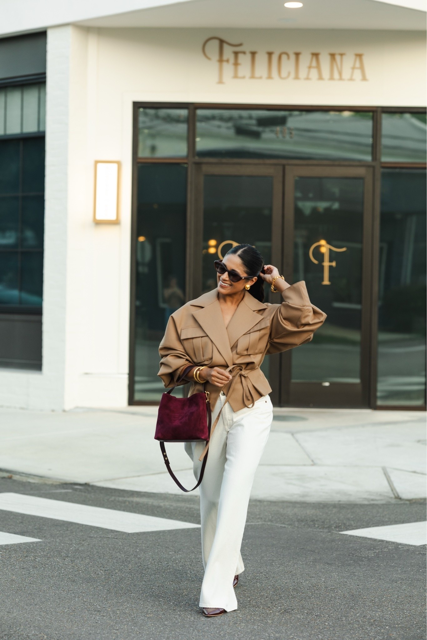 Obsessed with these ecru low rise jeans! Wearing the sz 26 regular length with heels here. Take 20% OFF my @giginewyork bag with code: HAUTE20

#abercrombiejeans #denim #giginewyork

#LTKootd