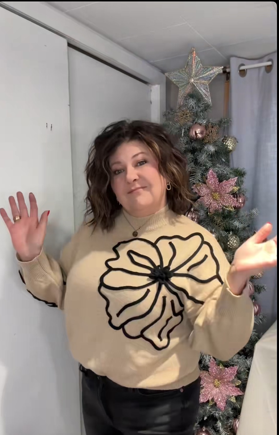 It’s Sweater Weather! Here’s a couple cute options! 

#LTKfindsunder50 #LTKover40 #LTKmidsize