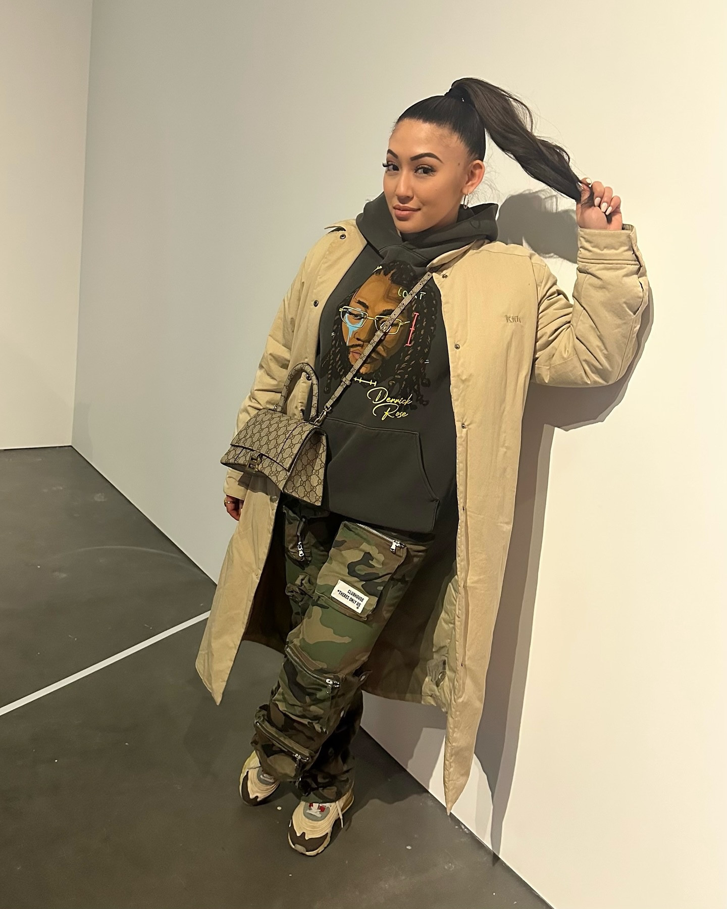 Built different
•
🧥: @kithwomen 
👕: @everybodyeatsapparel 
👖: @theresonlyus.co 
👟: @cactusjack 
•
•
•
#airmaxday #stylist #luxurylifestyle