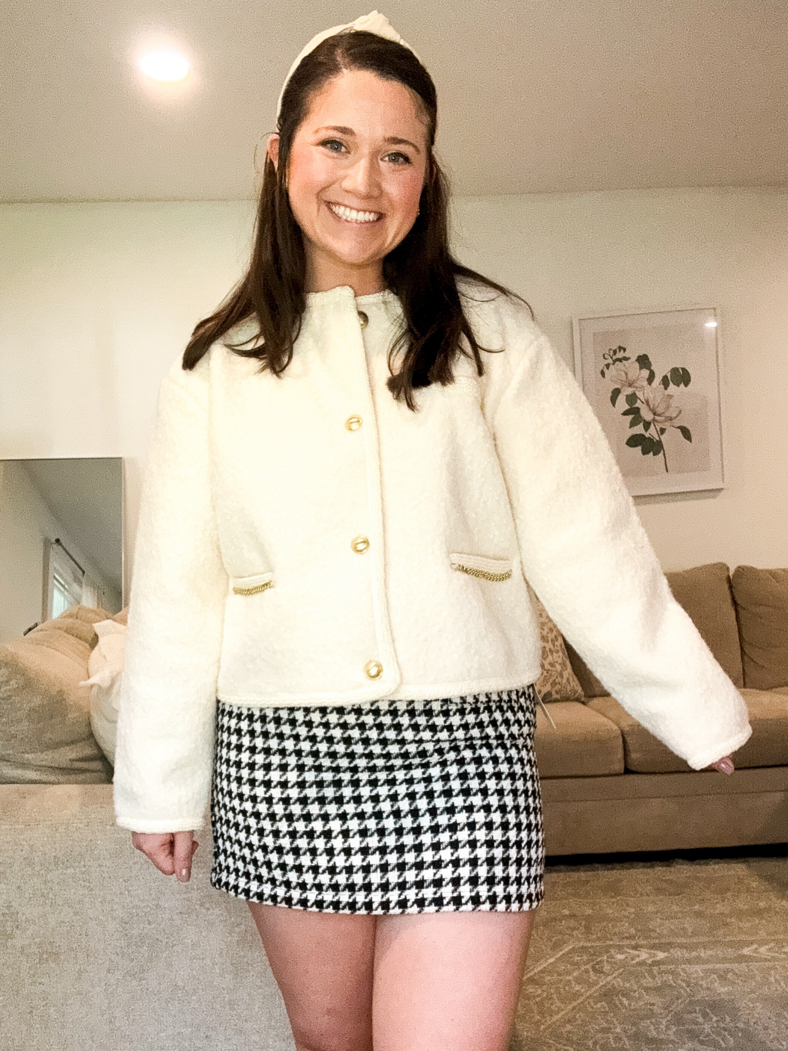 Fall outfit. Fall style. Sherpa lady jacket. Tweed mini skirt 