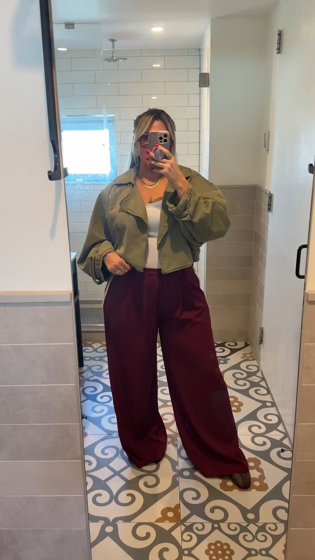 Midsize Elevated Casual

Jacket size L (linked another option if this one os sold out)
Pants size XL (run very long)
full length tank size L 
very comfortable flats 




#LTKStyleTip #LTKMidsize