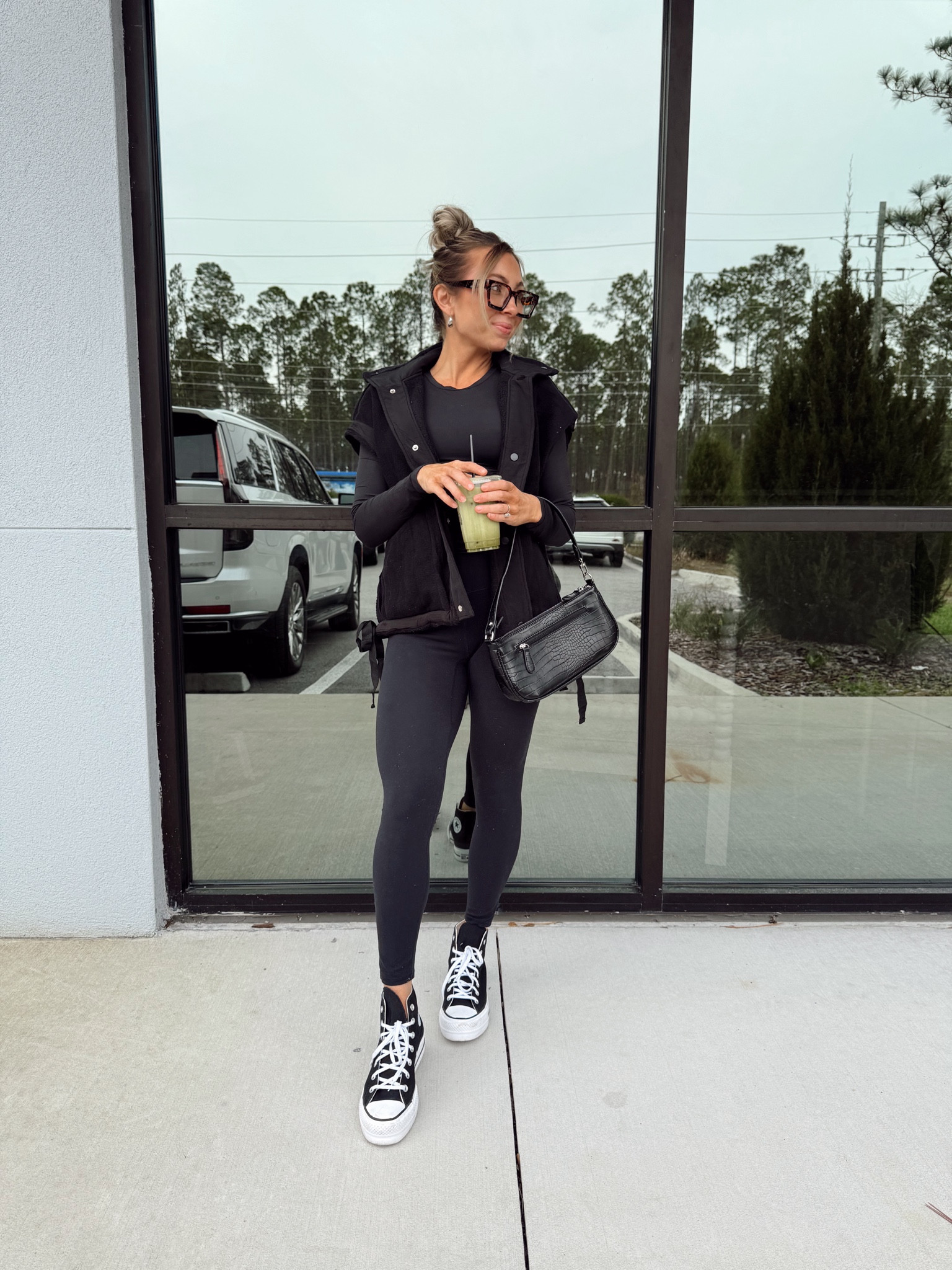 Full amazon outfit 🖤
Wearing a size 4 in the jeans
Small in the top
Small in the leggings
Small in the vest
 #jeans #momstyle #amazonoutfit 