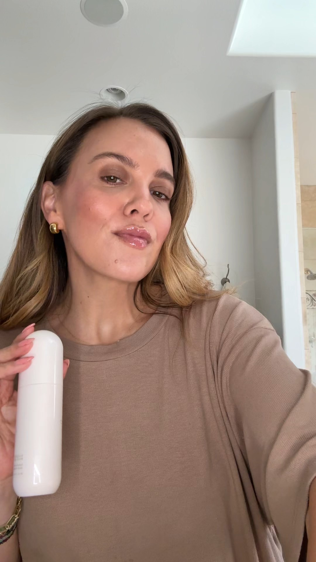 the rhode glazing mist is everything i dreamed it would be! so hydrating and the mist itself is SO fine 