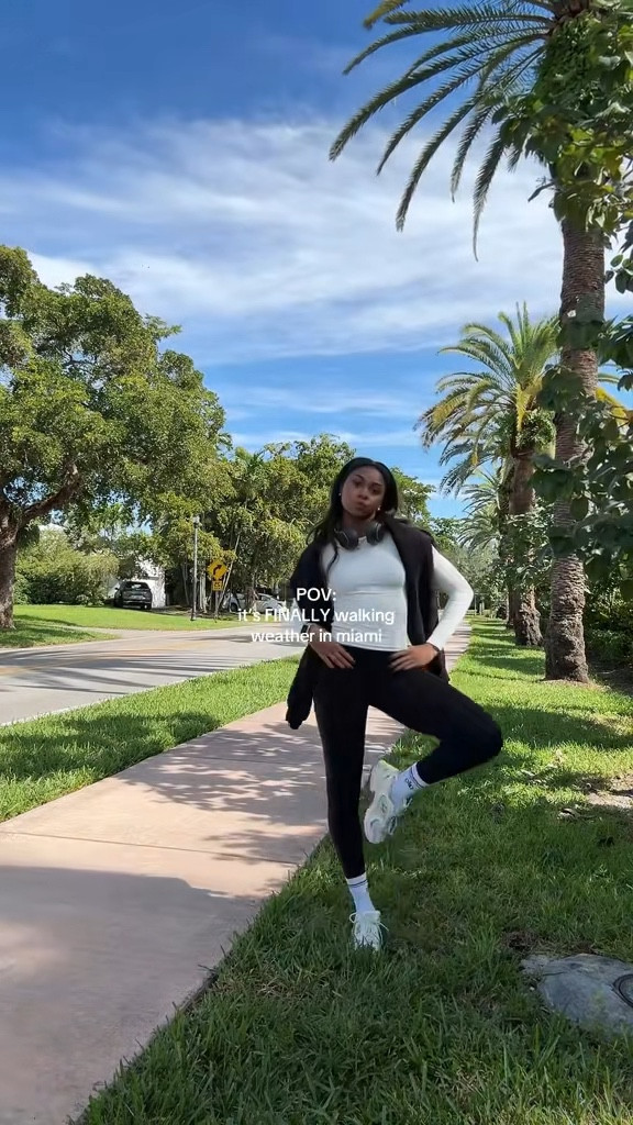 obsessed with my walking fit today!!

#ltkactive #ltkfitness #ltkstyle #ltkcollege #ltkunder100 #ltkseasonal #ltkmiami #ltkfit #athleisurestyle #offdutylook #neutraloutfits #everydaylooks #alo