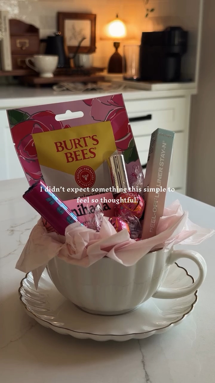 I didn’t expect something this simple to feel so thoughtful.

The smallest details really do make it feel more special. Such an easy way to gift something she’ll actually use. 

#mothersday #giftideas #cozyathome #cozyvibes #cozy

#LTKMothersDay #LTKmomlife #LTKHome