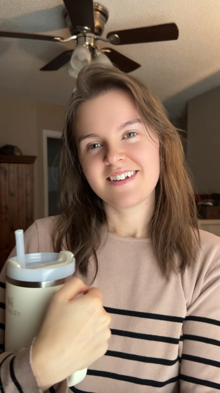 Hot mess express!

Wearing size small in lounge set.

#LTKFamily #LTKHoliday #LTKWatchNow