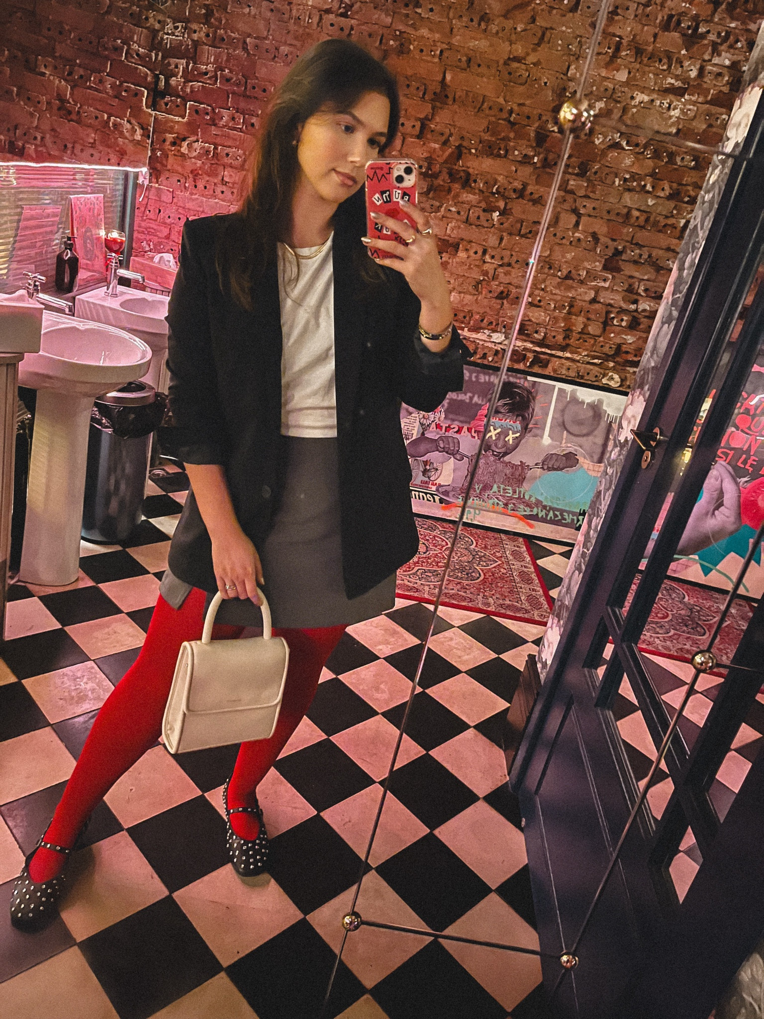 meia-calça vermelha é o momento 

#LTKbrasil #LTKstyletip #LTKshoes