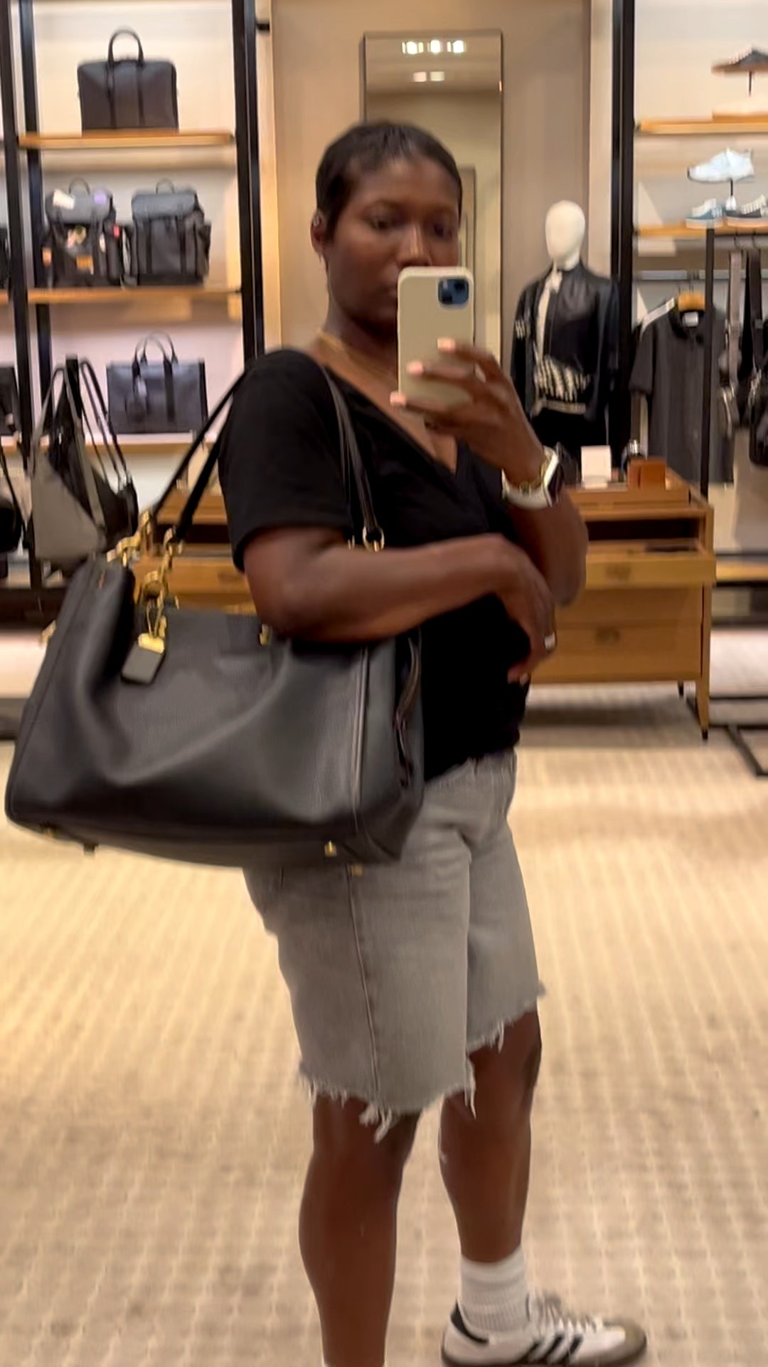 I’ve tried many bags (even the empire 40) this is the most functional and stylish for professionals. 