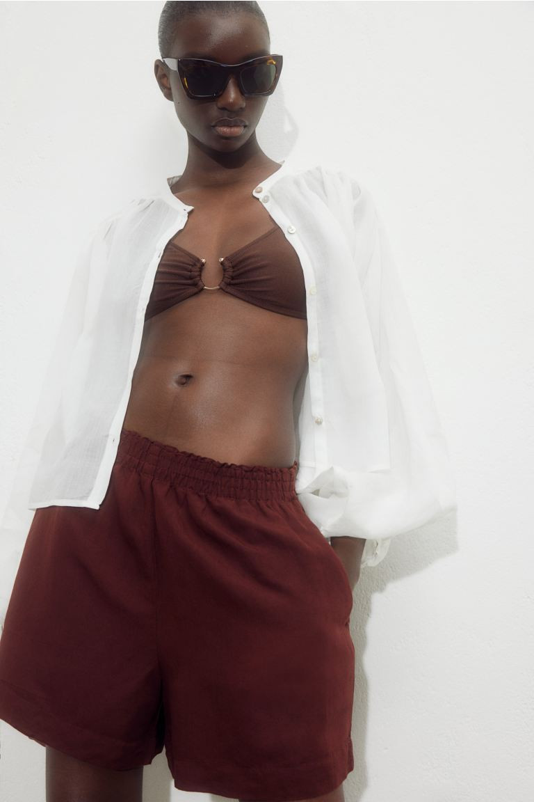 Linen-blend pull-on shorts - High waist - Dark brown - Ladies | H&M GB | H&M (UK, MY, IN, SG, PH, TW, HK)