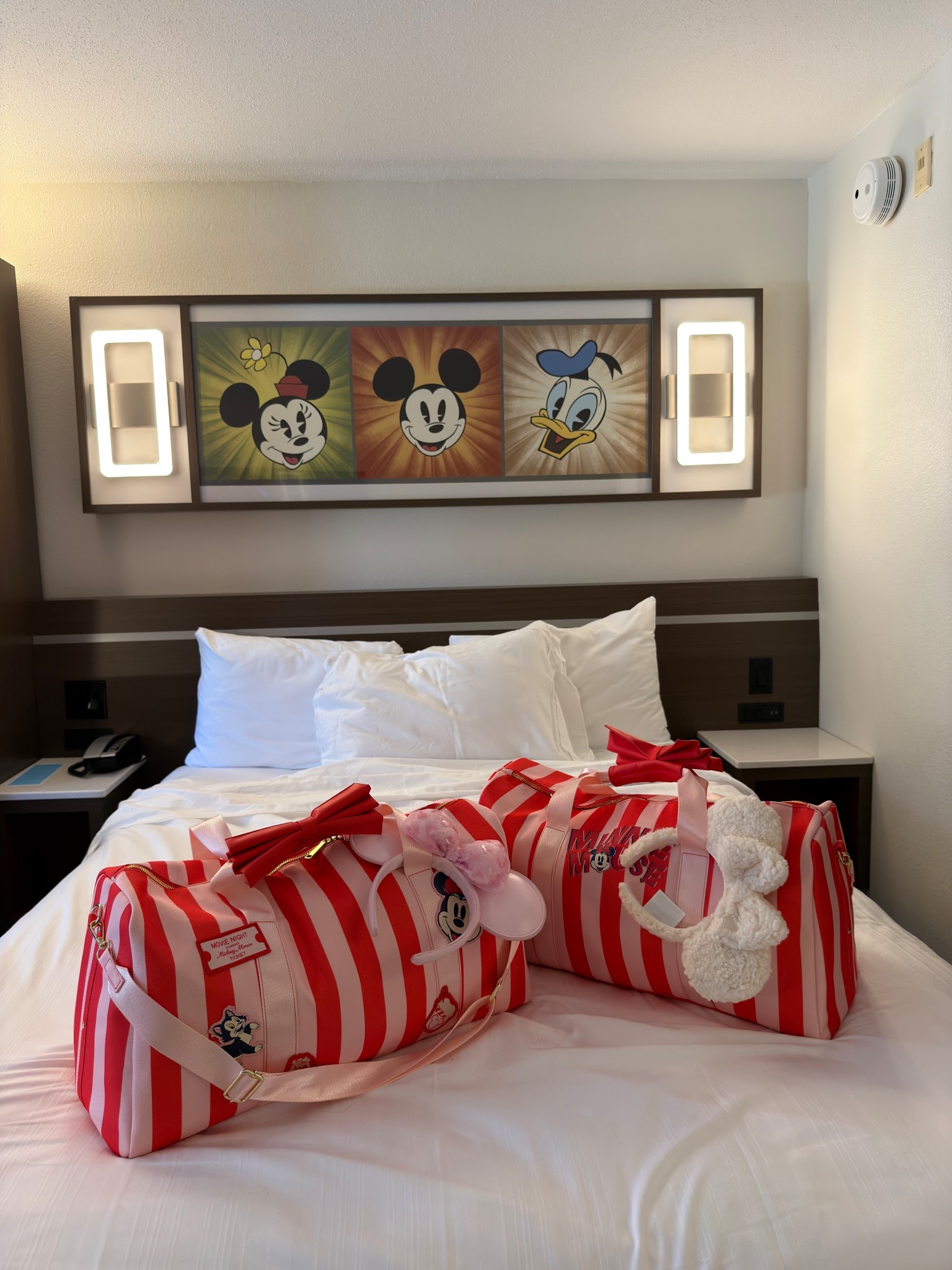 The cutest Disney weekender duffle bag!! 💓💓💓 #disneystyle 