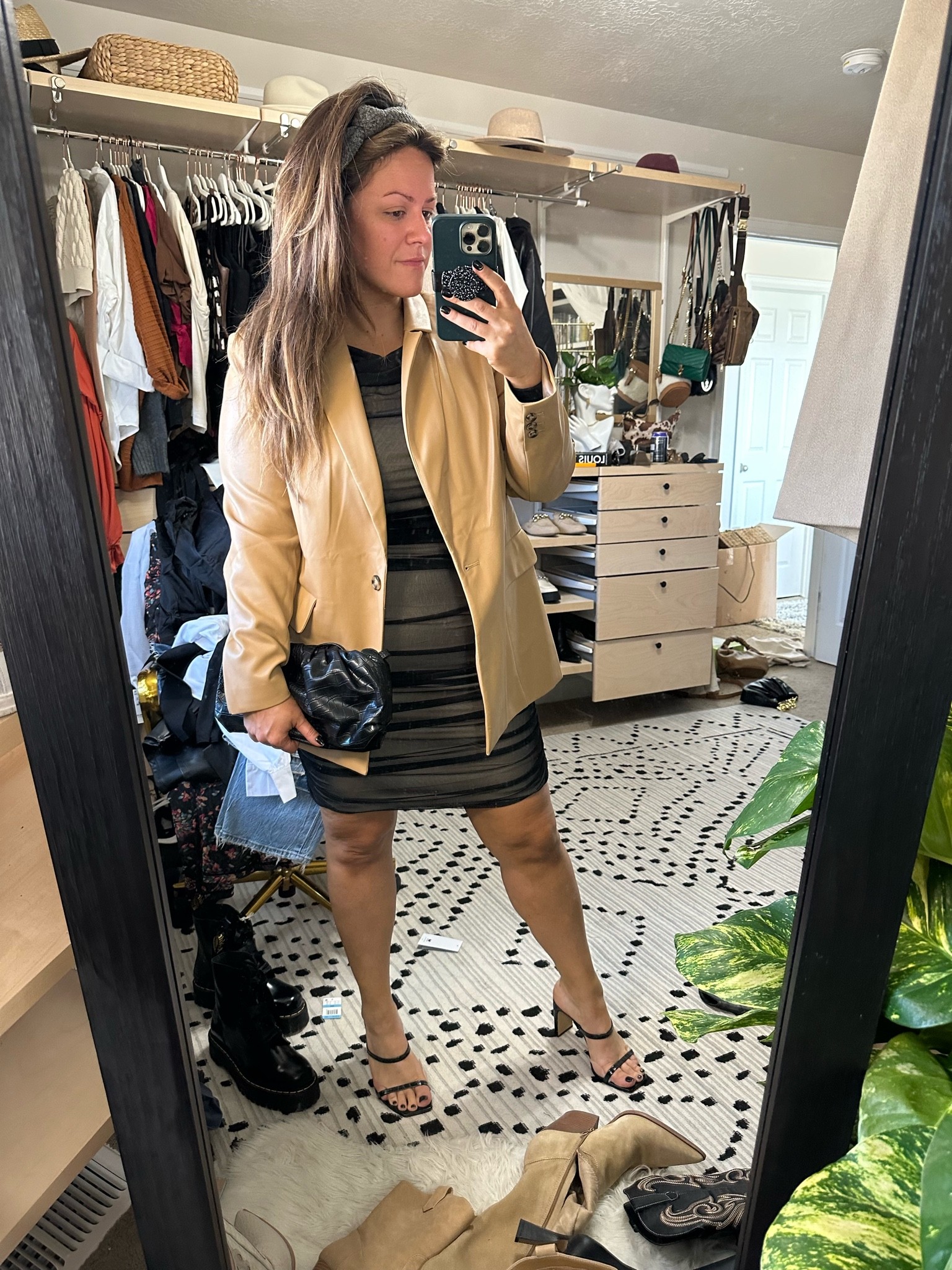 Midsize fashion - style tip - heels - black clutch - blazer - workwear - outfit inspo - style tip - size 14 - curvy girl 

#LTKCon #LTKcurves #LTKstyletip