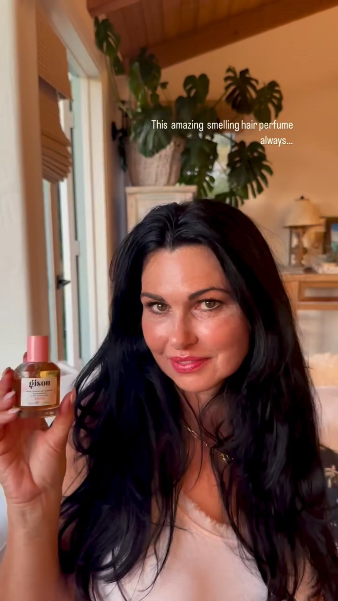 This amazing smelling perfume always makes people stop and ask me why my hair smells so good! 🌸

This Gisou hair fragrance adds a lovely scent to my hair. I love the sweet scent of rose mixed with tobacco.🌸

#marneystidbits #hairtips # perfume #perfumeshop