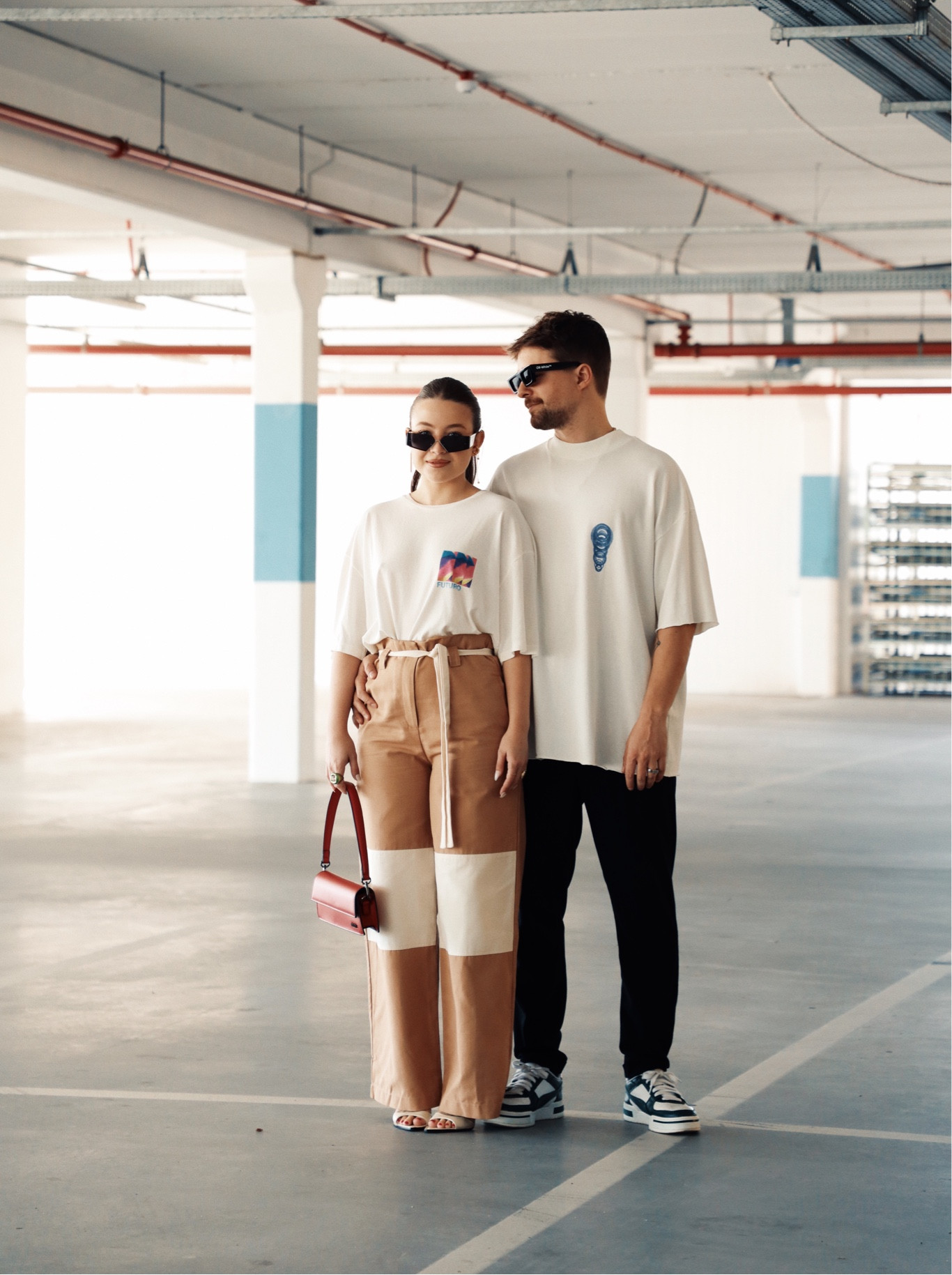 Eu que amo aquele look moderno, resolvi trazer o boy para mostrar o look em dupla para vocês 

Minha calça com modelagem super diferente + camiseta oversized 

Já deixei o link aqui, para vocês garantirem ❤️

#LTKbrasil #LTKmens #LTKfamily