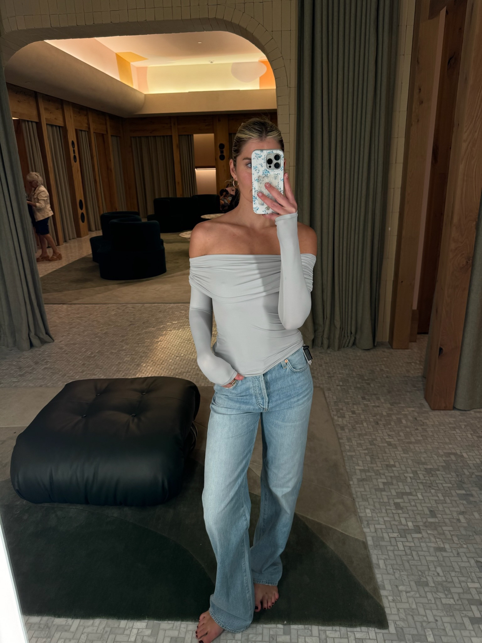 Aritzia Try On Haul!! Obsessed with this off the shoulder top!! 
wearing size xs in top and 24 in jeans 

aritzia, try on haul, fall fashion, trendy fashion, aritzia too, aritzia jeans, aritzia fashion, chic style 

#LTKStyleTip