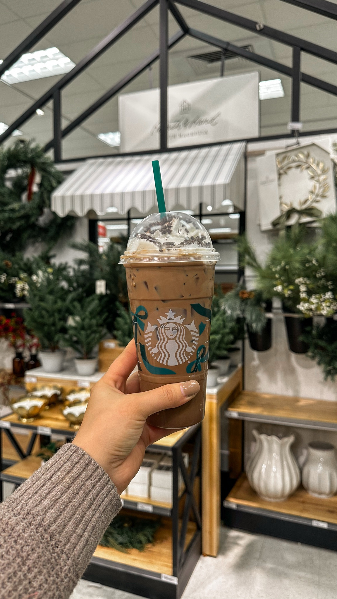 ‘Tis the season! 🎄✨

There’s just something about strolling Magnolia’s Hearth and Hand collection at Target while sipping on a Peppermint Mocha! 



#LTKHome #LTKHoliday #LTKGiftGuide