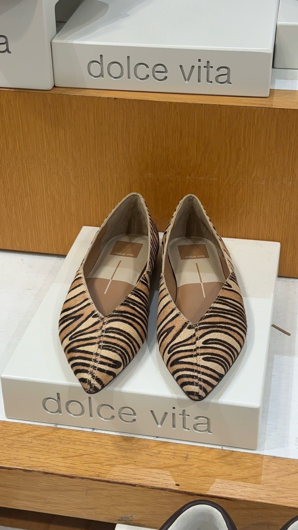 Animal print is having a MOMENT. 🦓 These Dolce Vita zebra flats at Dillard’s are such an easy statement shoe for fall—cute with denim, trousers or a simple black look.