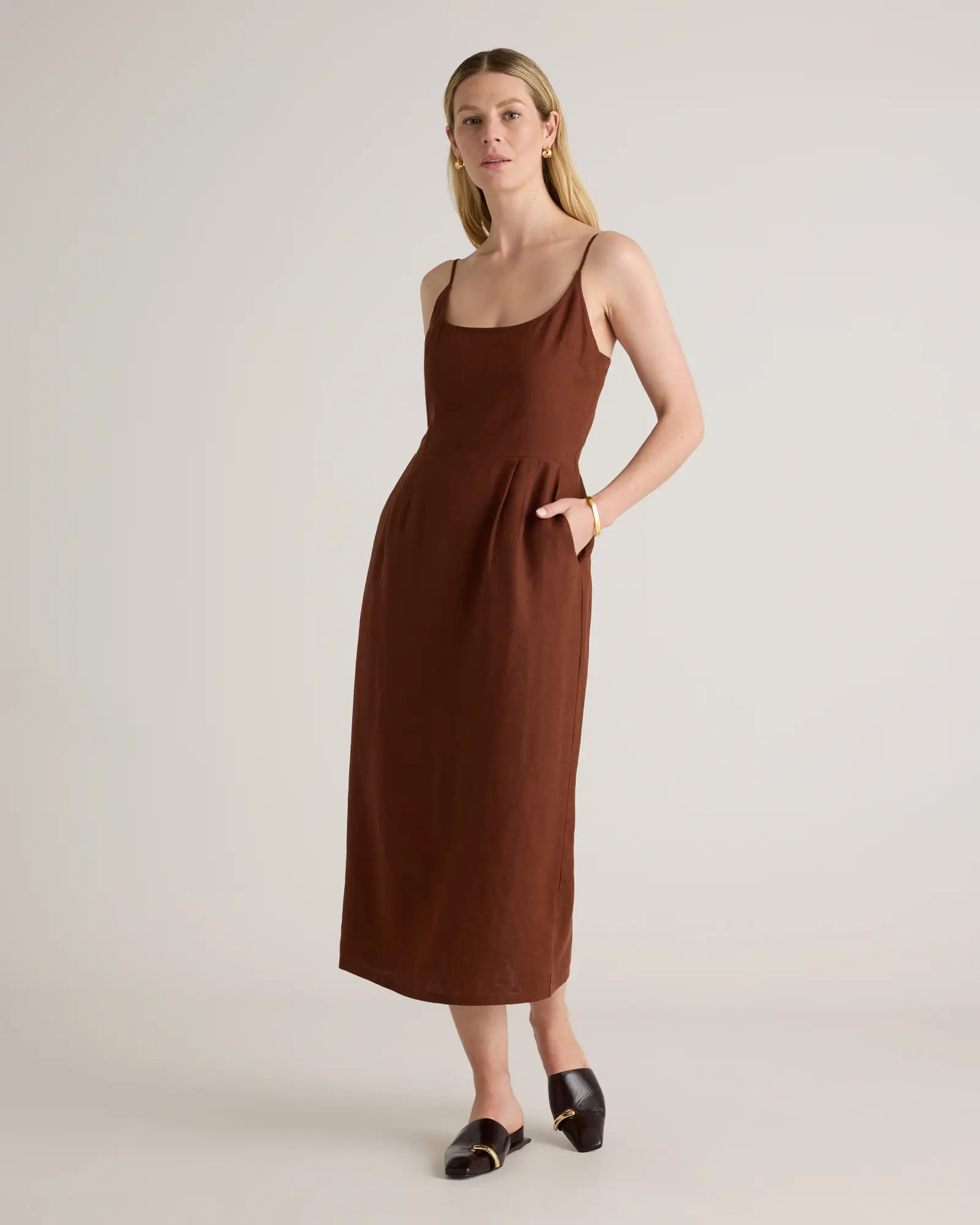 100% European Linen Scoop Neck Midi Dress in Chocolate | Quince
