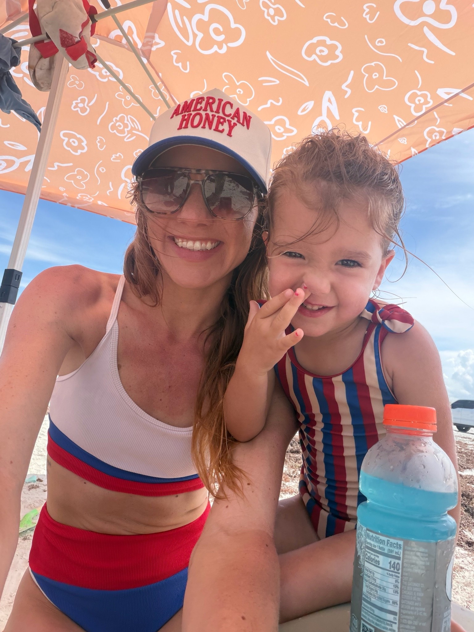 Holiday swim for the win! Mom approved 🙌🏼