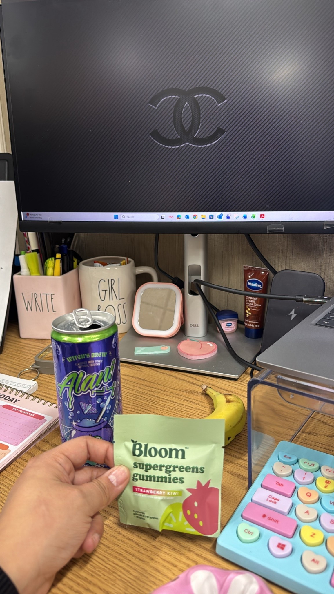 Starting off my morning right with my greens , Alani & a cute desk set up 

How do y’all start off your work morning? 

#alaninu #alani #worksetup #desklayout #greens #bloomsupps #bloom #supplements 

#LTKselfcare #LTKmorningroutine #LTKmomlife
