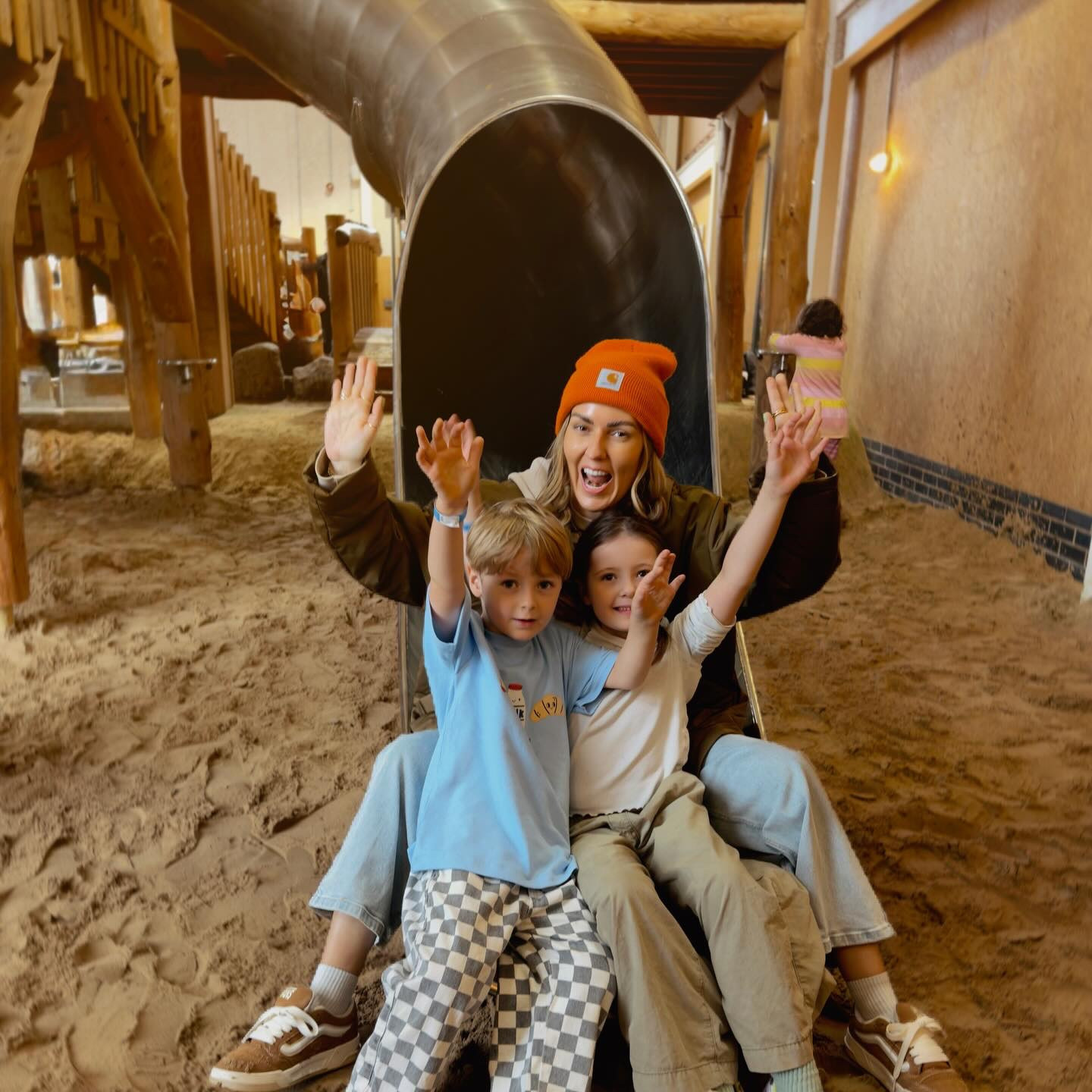 Guess who won the spaghetti & marshmallow building competition ? 🤪 Never realised we were such a family of engineers 😂😂… guess how high we got ? Haaa

Such a blast yesterday @williamsdenplay for their Wacky Science week ! 🧪 our faves were definitely :
science ( magic !! ) show of course 👏🏽
treehouse ( forever iconic ! ) 🏕️ 
family challenge ( Eiffel Tower eat your heart out ! We got to 68cm 🤪 the highest of the week apparently 👀)
Award winning pizza 🍕 ( too busy eating forgot to get a photo 😂 )

Couldn’t leave without a visit to the toy shop right 🤪 

… And next time we will save space for ice cream !!!! 🍦 ( I say this every time 😂 )

Hope you girls are having the best kids holidays !! Forever over too soon right 🥹🥹🥹 xxxxxxx

tysm for having us @williamsdenplay 
Gifted pr invite , no obligation to post :)
@mufamgmtgroup 🫶🏽
#familyfun #familydaysout #yorkshiredaysout #mumstyle #williamsden