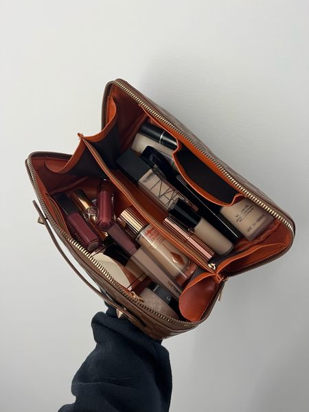 The BEST travel makeup bag. 

#LTKstyletip #LTKtravel #LTKitbag