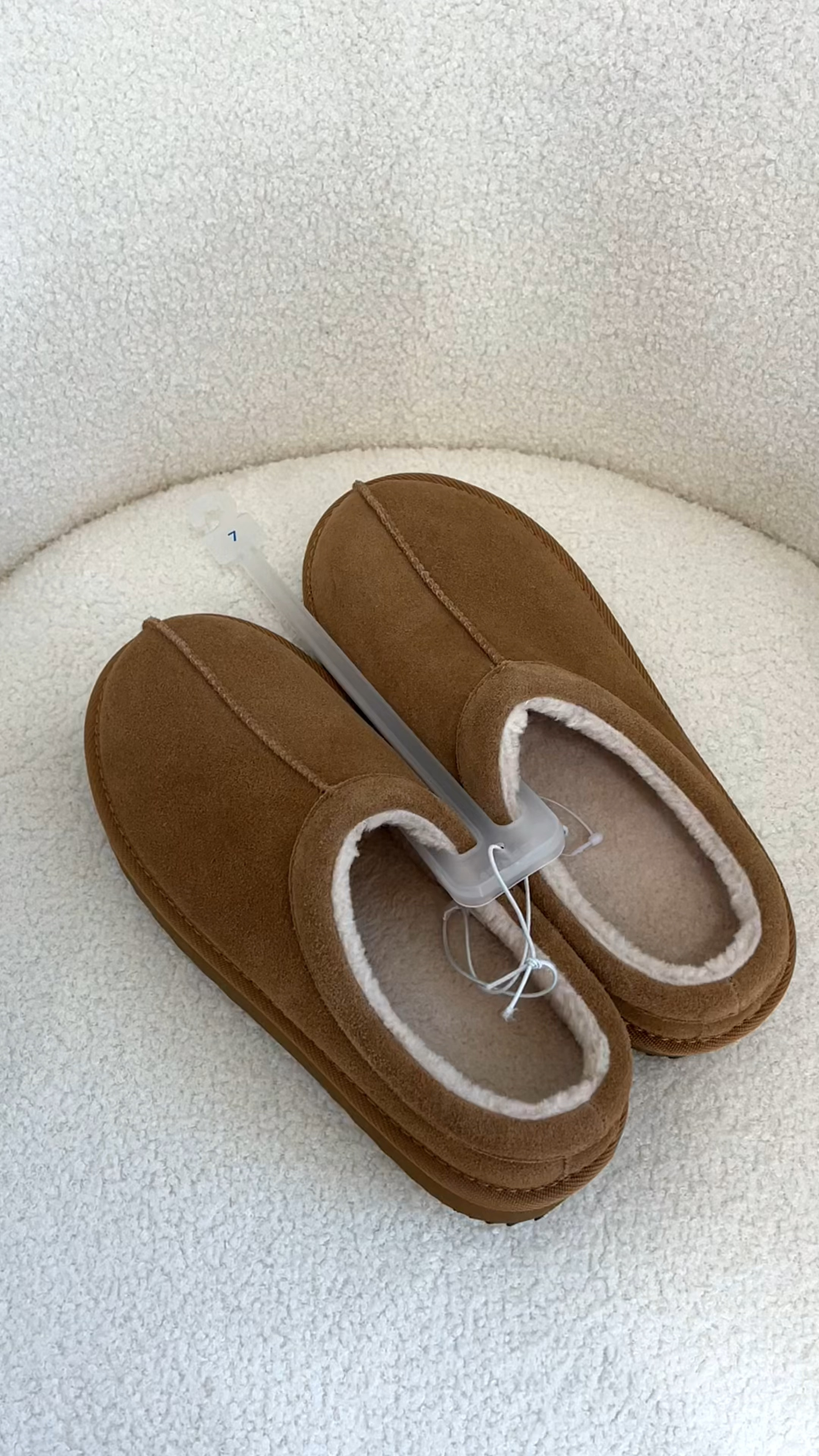 UGG TAZZ doops @ Target. Usually $30 but currently on sale for $24 ✨

#LTKshoecrush #LTKU #LTKfindsunder50